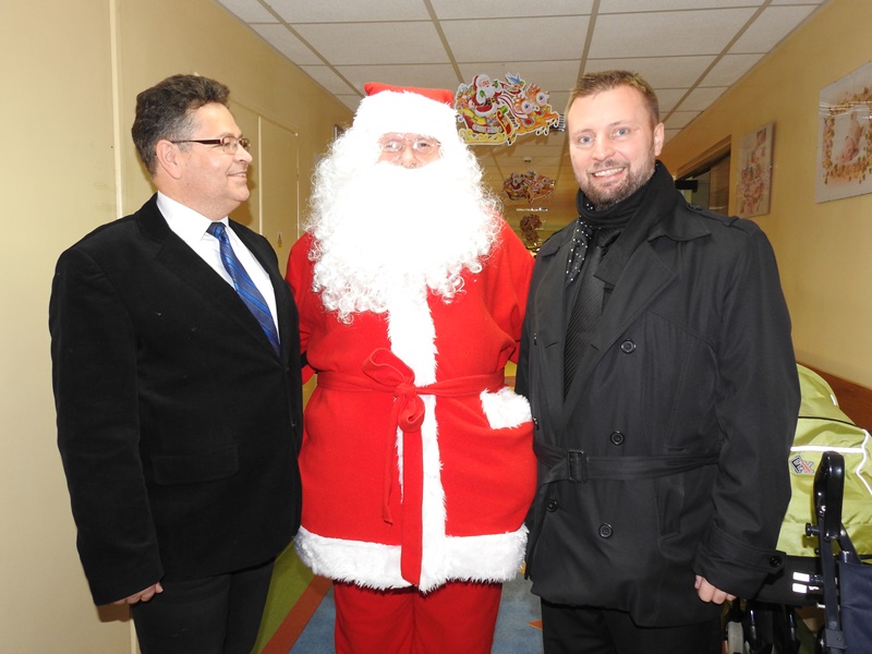 Ilustracja do informacji: Mikołaj z wizytą w międzyrzeckim szpitalu