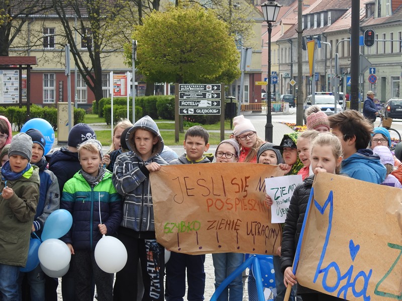 Ilustracja do informacji: Uczniowie z SP 2 obchodzili Dzień Ziemi