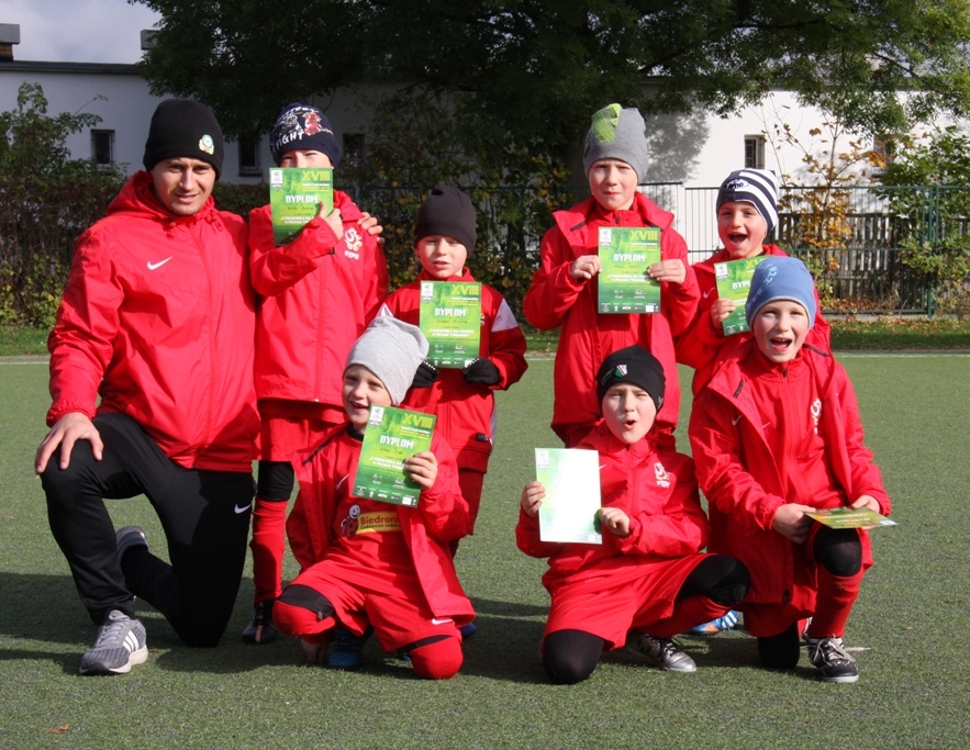Ilustracja do informacji: Z podwórka na stadion… Akademia Młodych Orłów i SP 2 Międzyrzecz w finałach wojewódzkich!