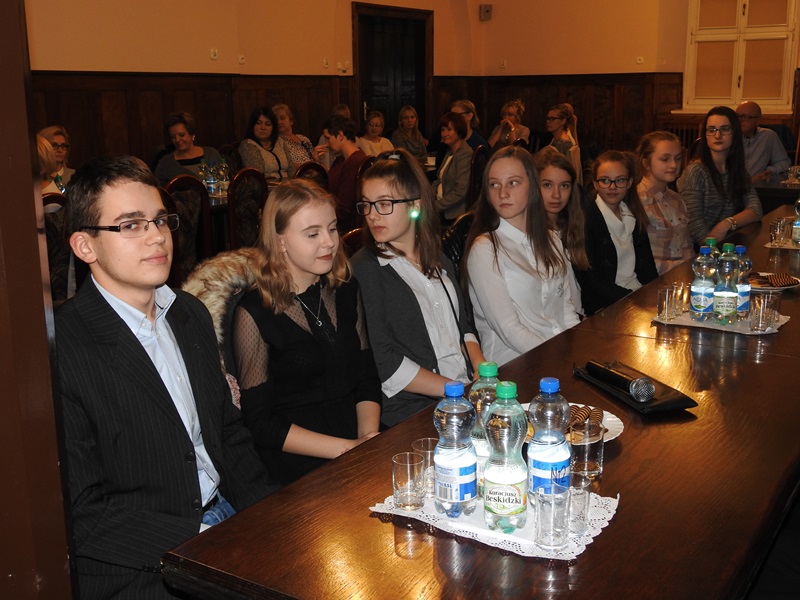 Ilustracja do informacji: Inauguracyjna sesja Młodzieżowej Rady Miejskiej kadencji 2017/2018