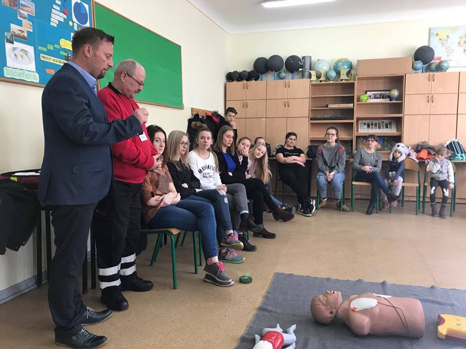 Ilustracja do informacji: Burmistrz odwiedził dzieci i młodzież spędzające ferie w szkołach