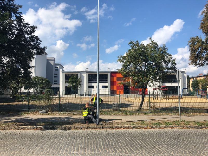 Ilustracja do informacji: Uwaga, wymiana słupów oświetleniowych