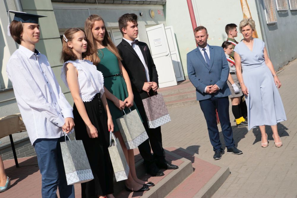 Ilustracja do informacji: Żegnaj szkoło, witajcie wakacje!