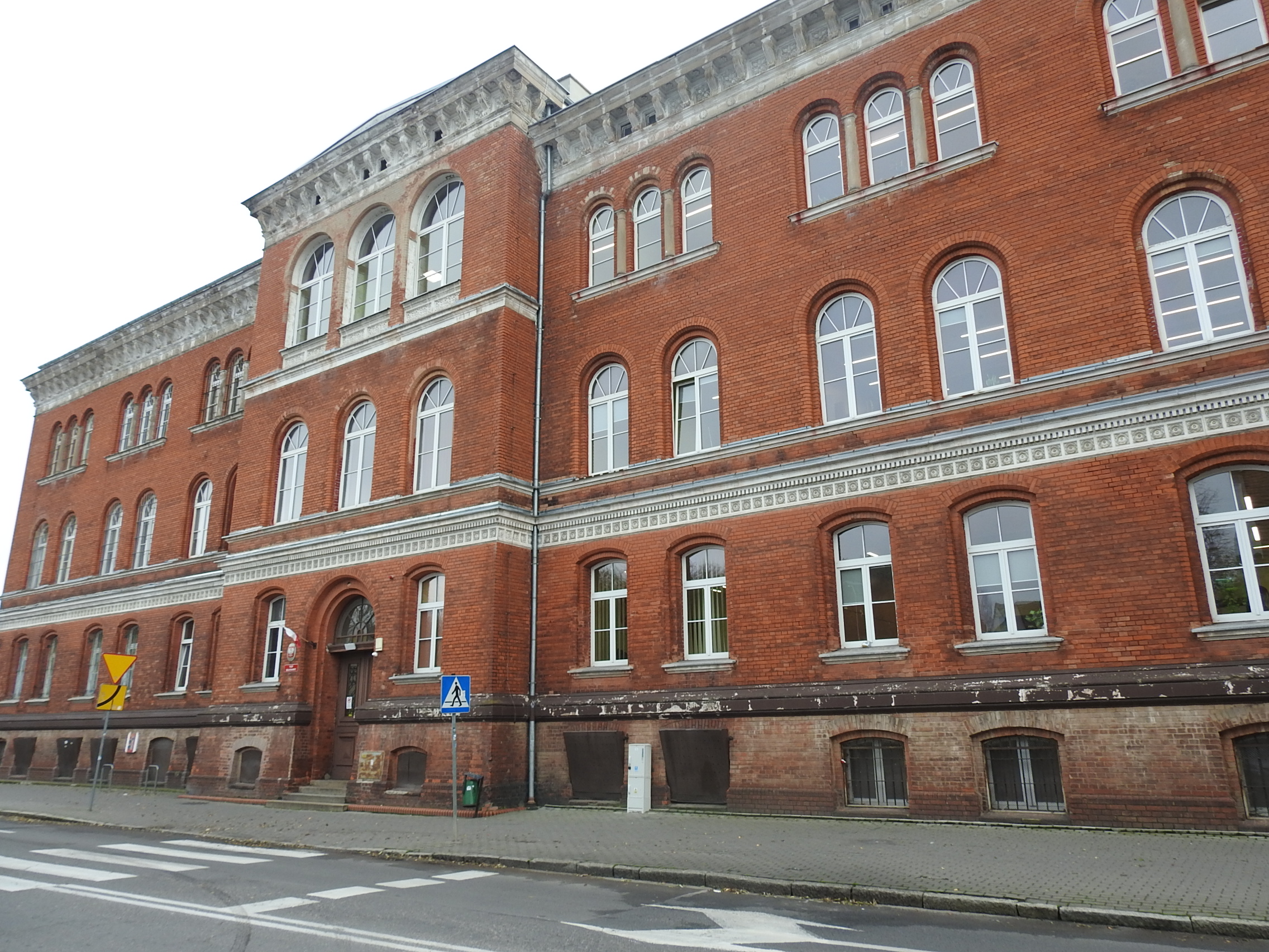 Ilustracja do informacji: Ogłoszenie o wyborach uzupełniających ławników na kadencję 2020-2023