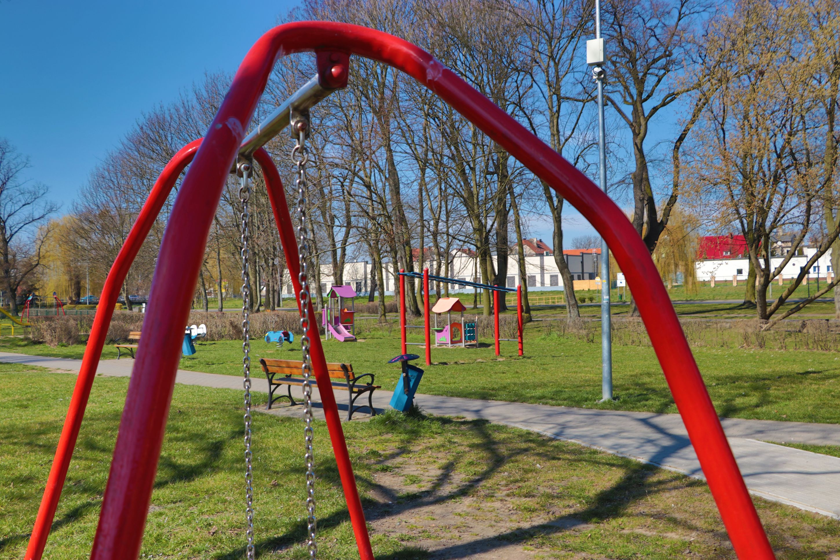 Ilustracja do informacji: Koronawirus: Zamknięte plaże, bulwary i parki. 