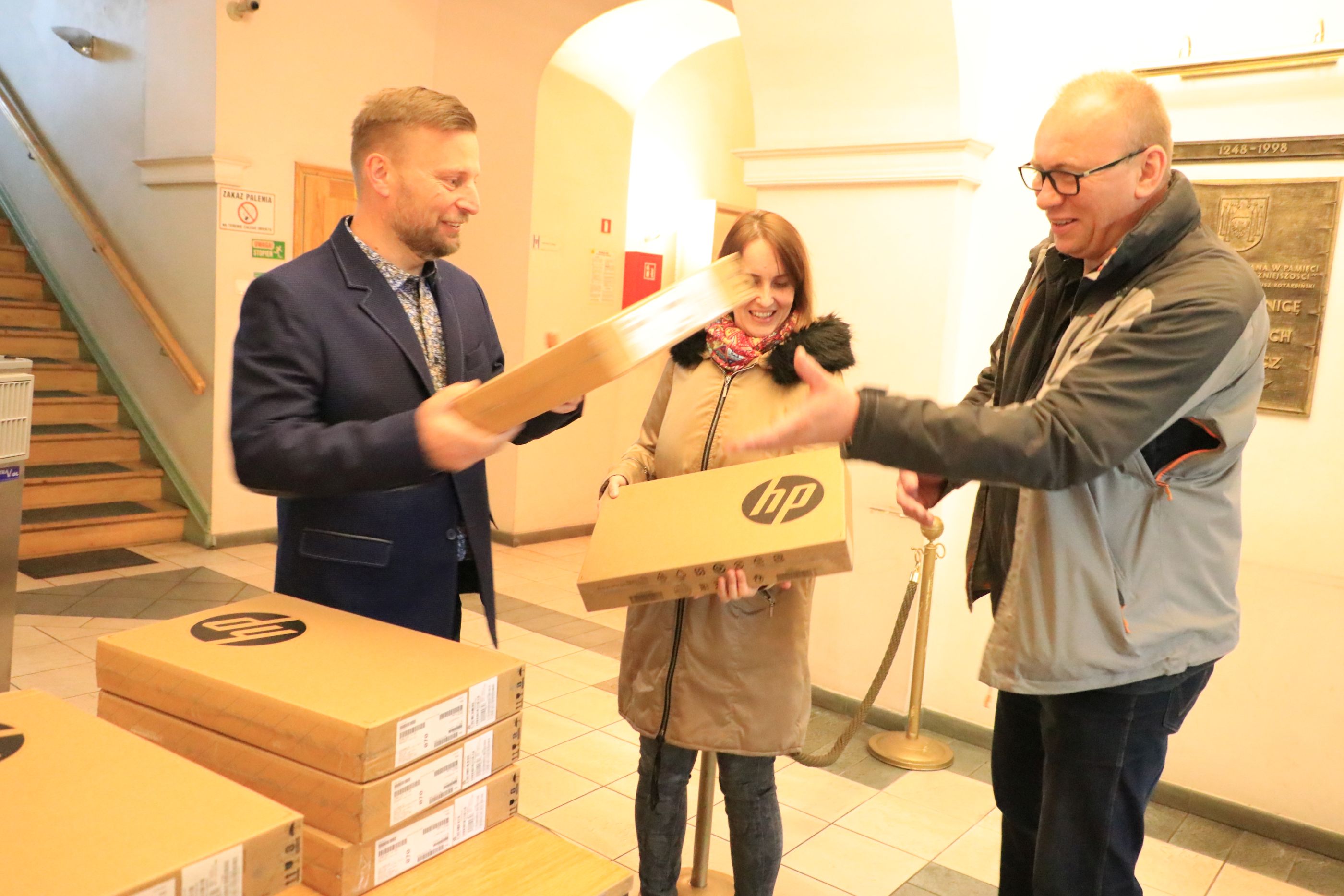 Ilustracja do informacji: Hura! Uczniowie dostaną komputery ze specjalistycznym oprogramowaniem 