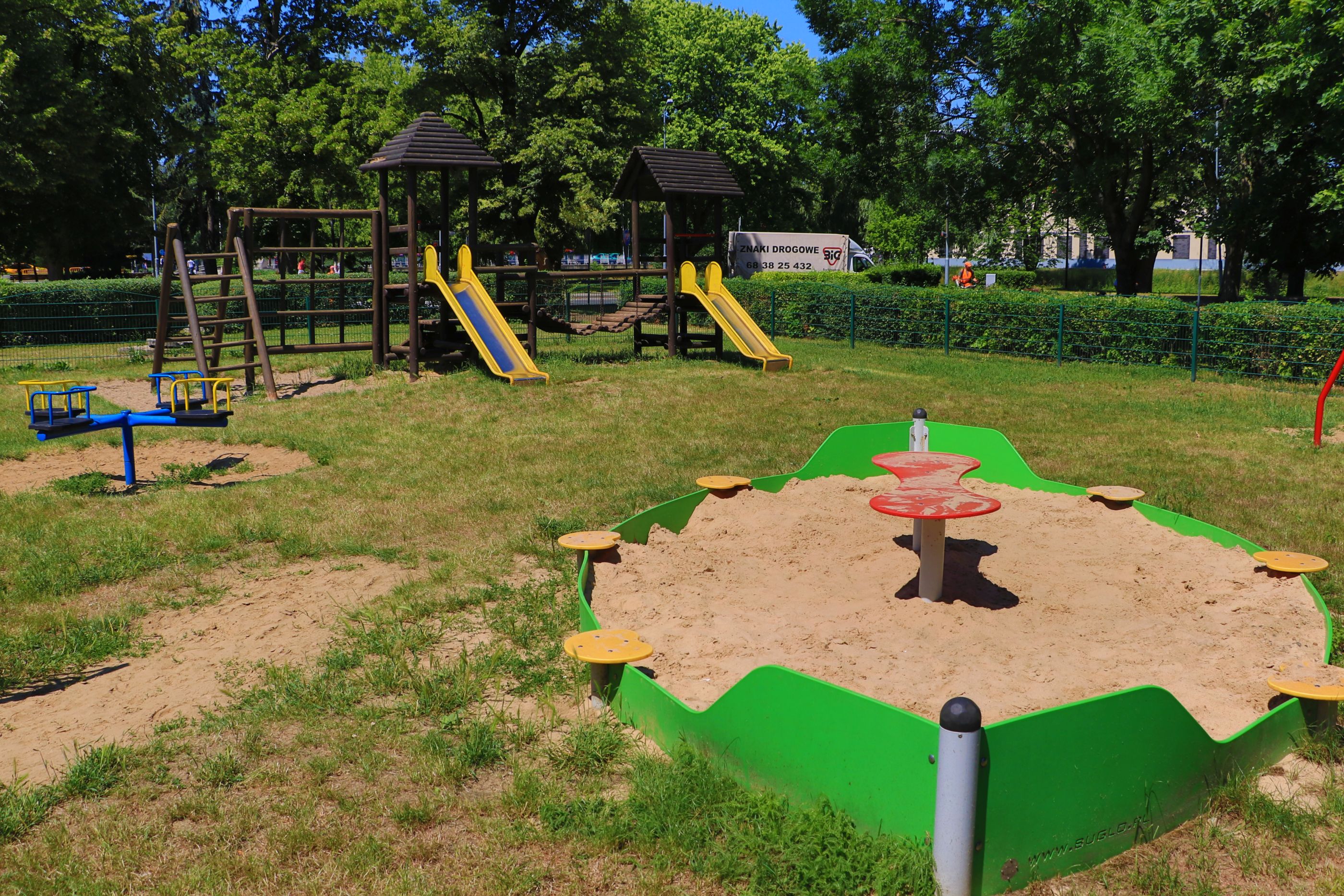 Ilustracja do informacji:  Komunikat w sprawie zamknięcia placów zabaw i siłowni plenerowych na terenie Gminy Międzyrzecz 