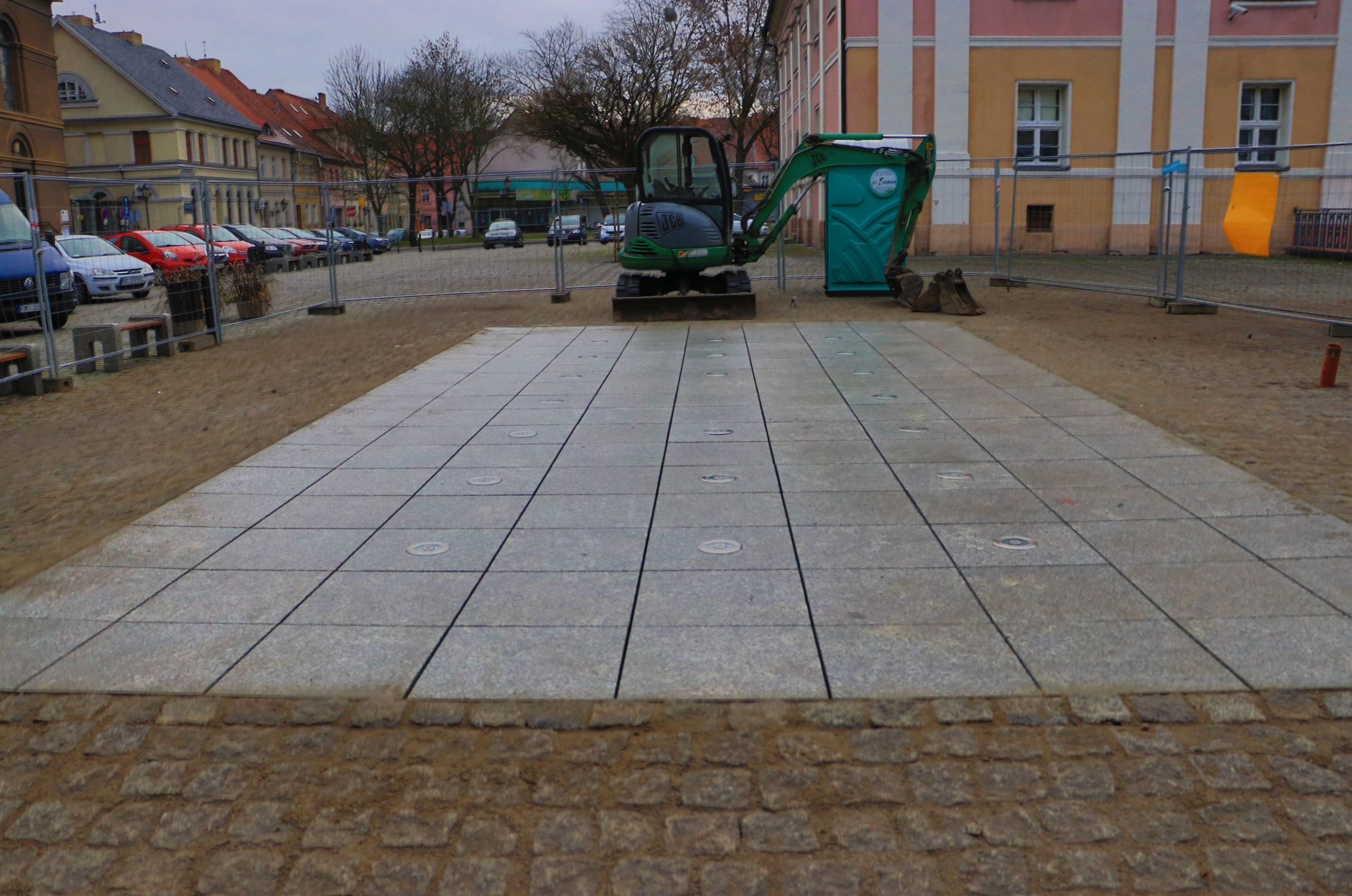 Ilustracja do informacji: Na rynku kończy się przebudowa fontanny. Jutro odbędzie się tam próbny rozruch instalacji