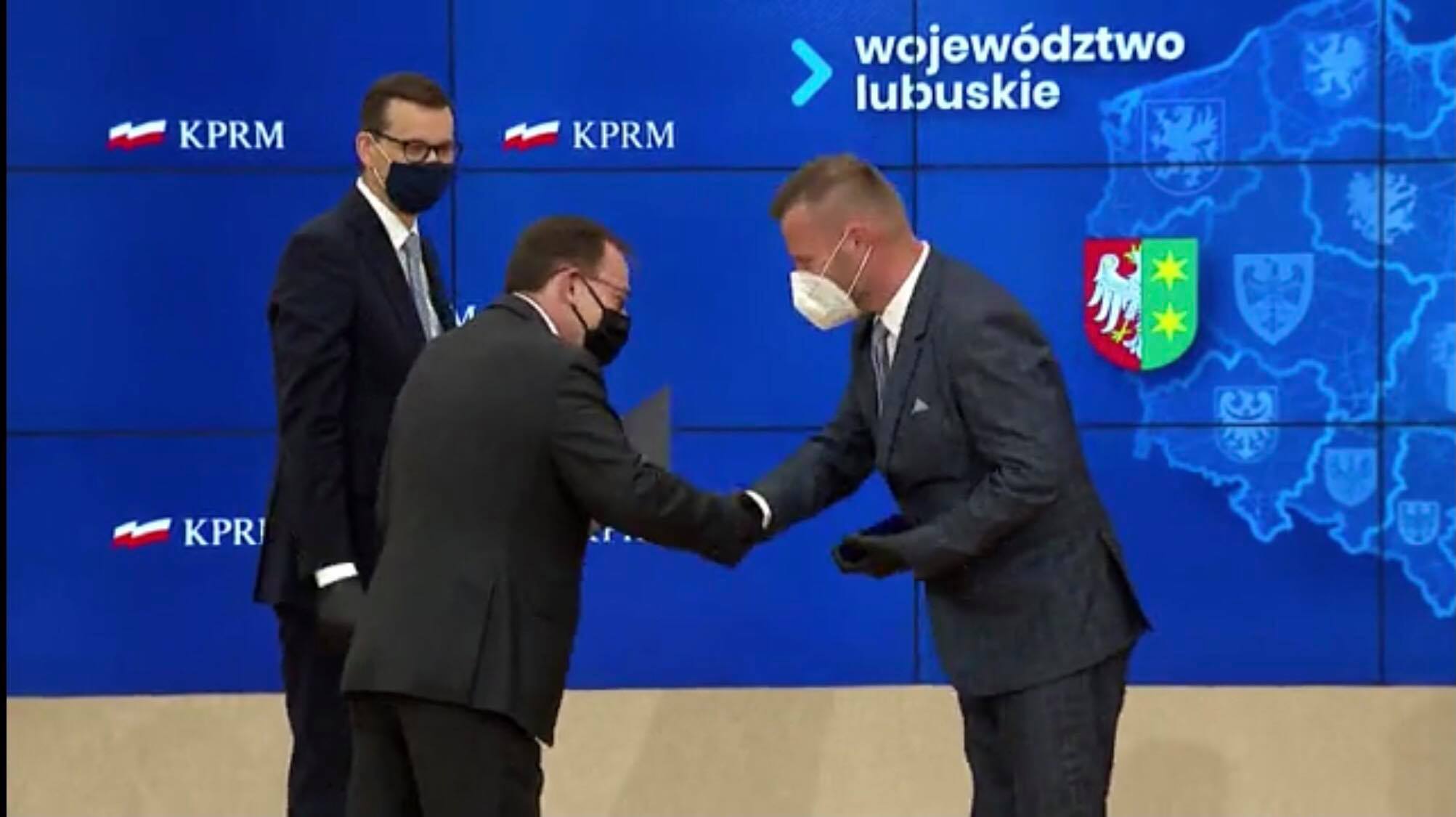 Ilustracja do informacji: Premier docenił i uhonorował burmistrza Międzyrzecza