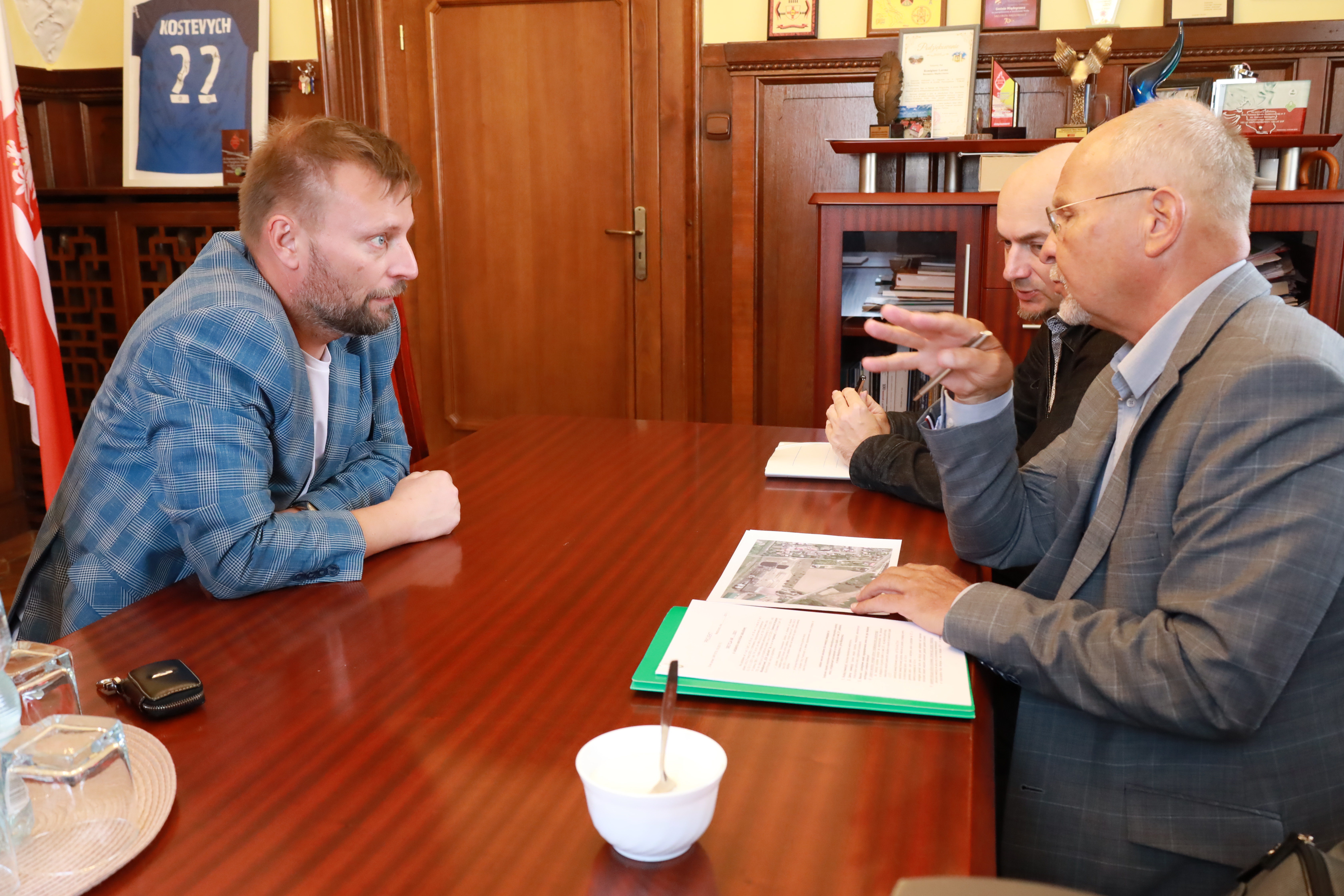 Ilustracja do informacji: Przy drodze do wsi Św. Wojciech powstanie sześć budynków wielorodzinnych 