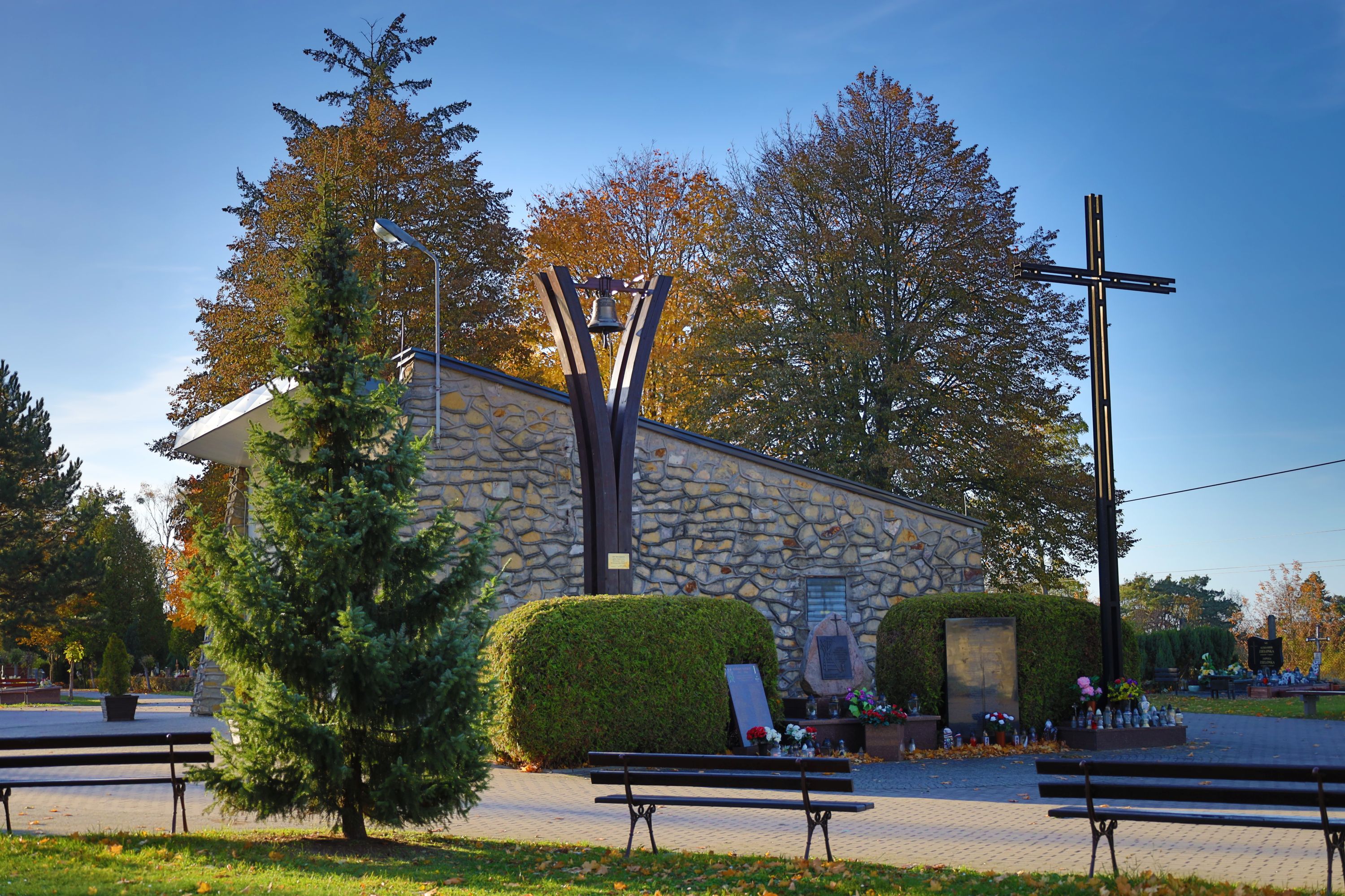 Ilustracja do informacji: Rozkład jazdy autobusów na cmentarz komunalny 