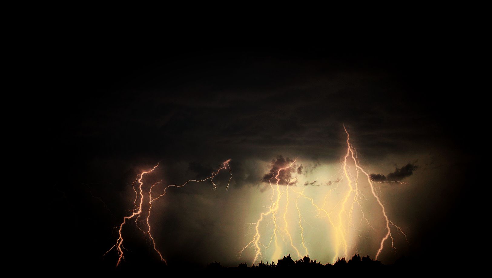 Ilustracja do informacji: Ostrzeżenie przed silnym wiatrem