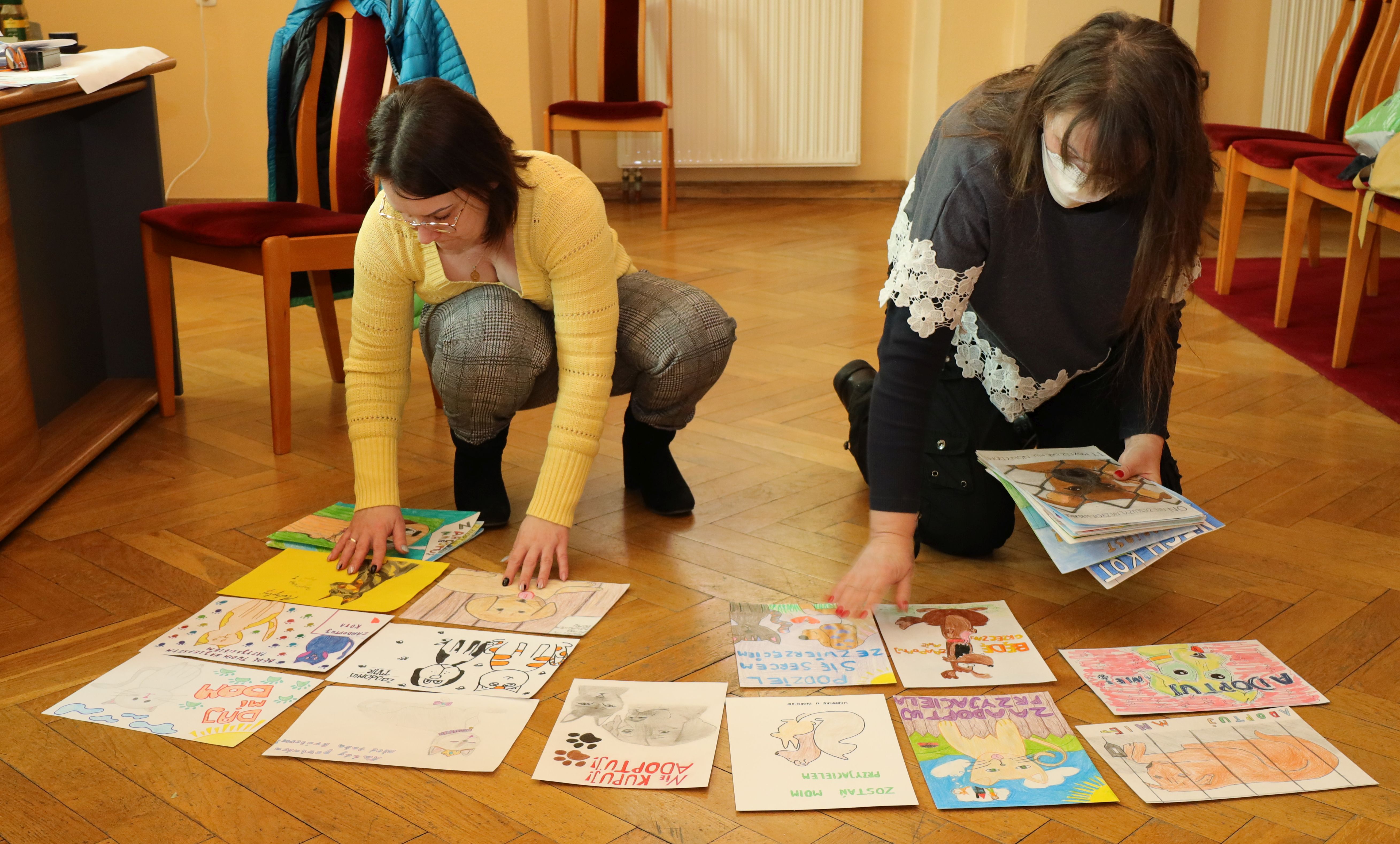 Ilustracja do informacji: Rozstrzygnięto konkurs plastyczny promujący adopcję bezdomnych zwierząt