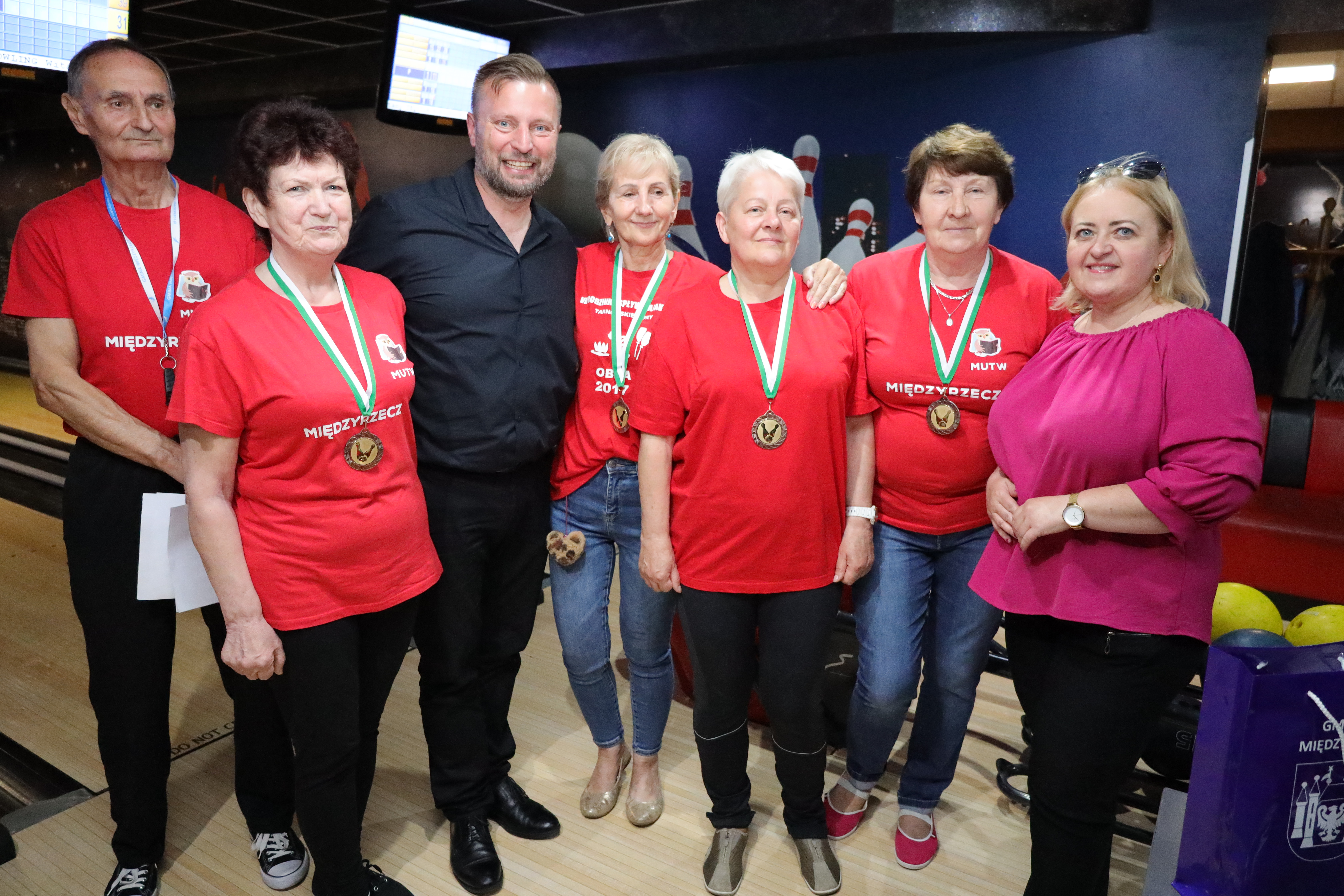 Ilustracja do informacji: Sportowe zmagania i integracja w kręgielni