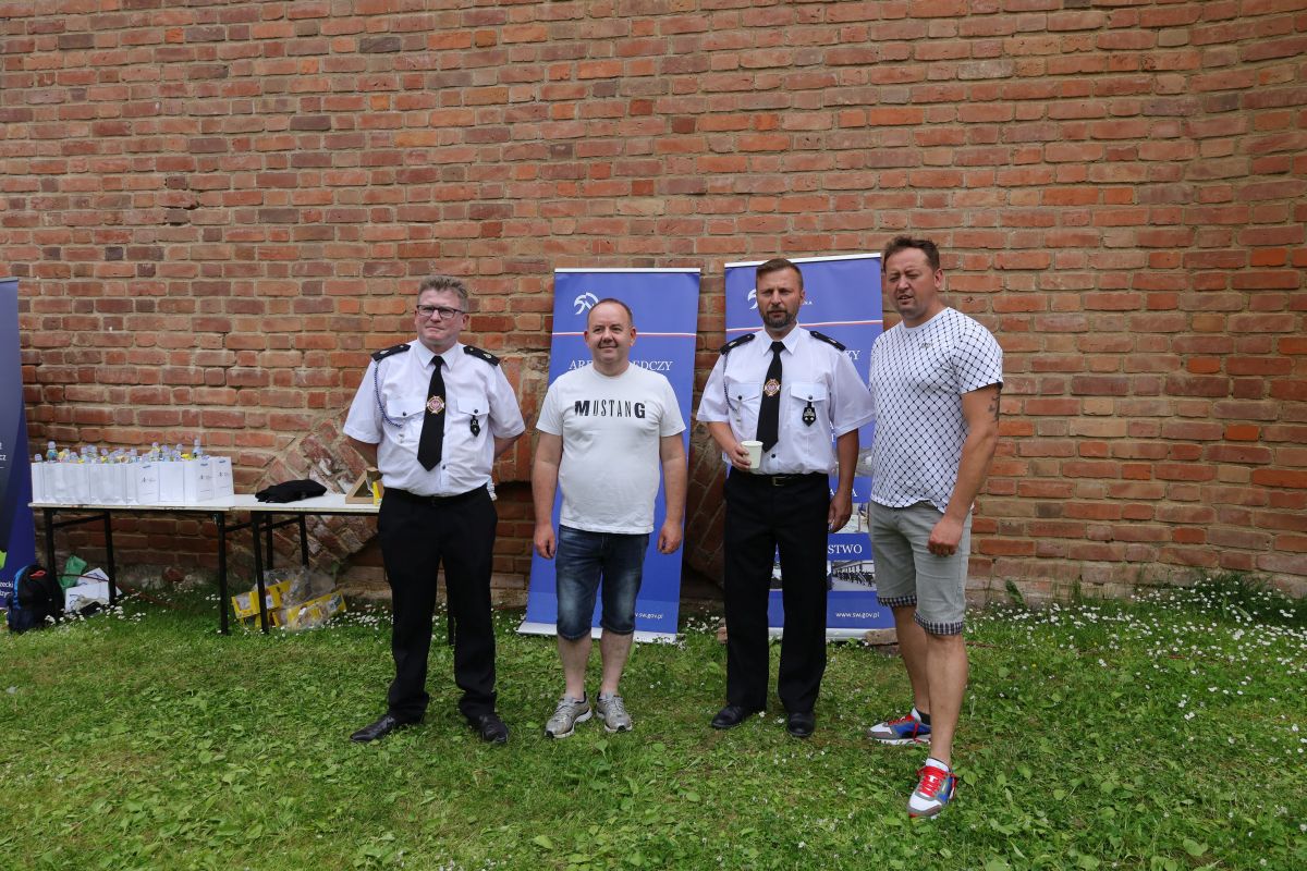 Ilustracja do informacji: Dzień Dziecka na zamkowym dziedzińcu