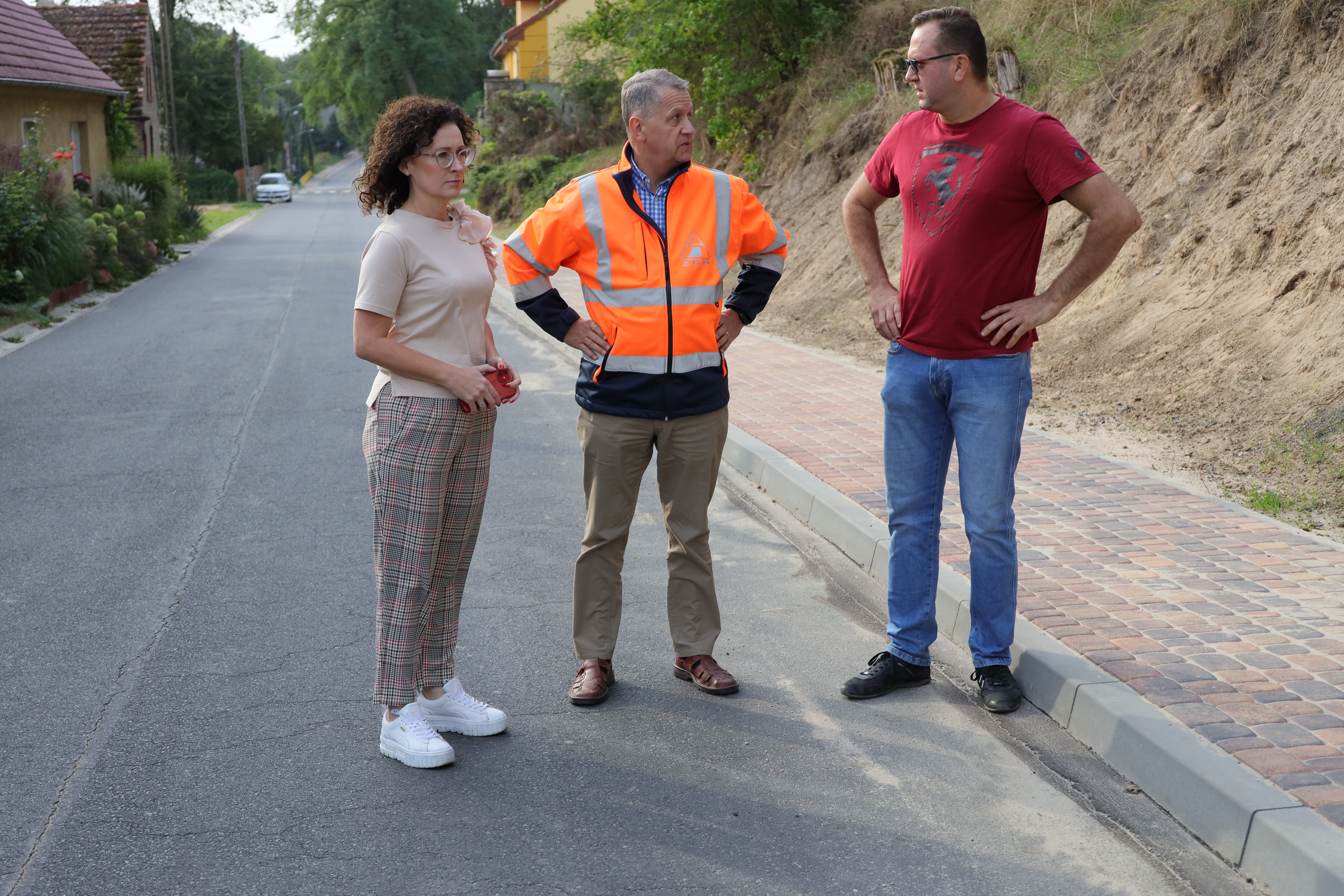 Ilustracja do informacji: Zakończył się drugi etap budowy chodnika w Kursku