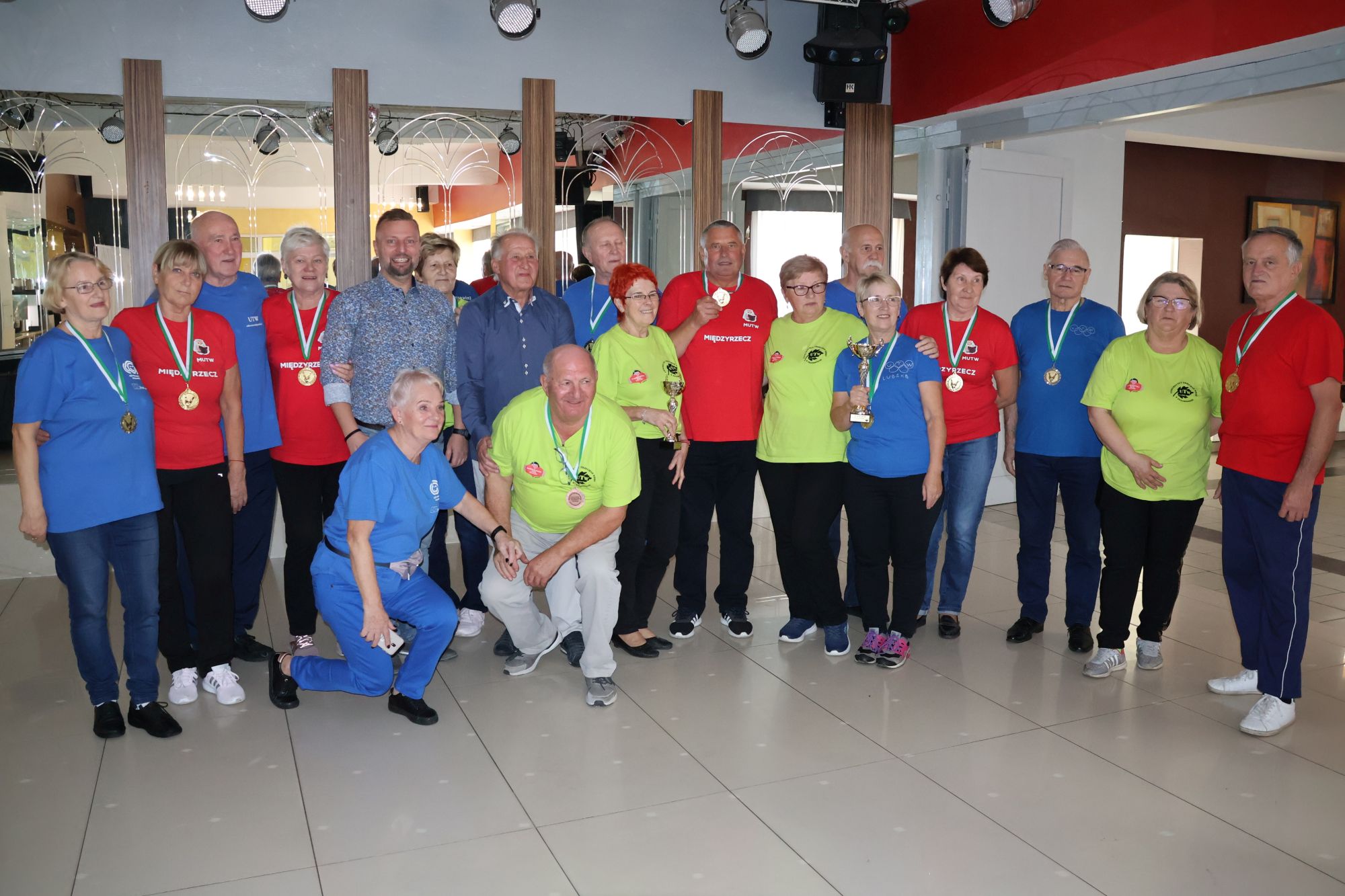 Ilustracja do informacji: Studenci-seniorzy mistrzami gry w kręgle!