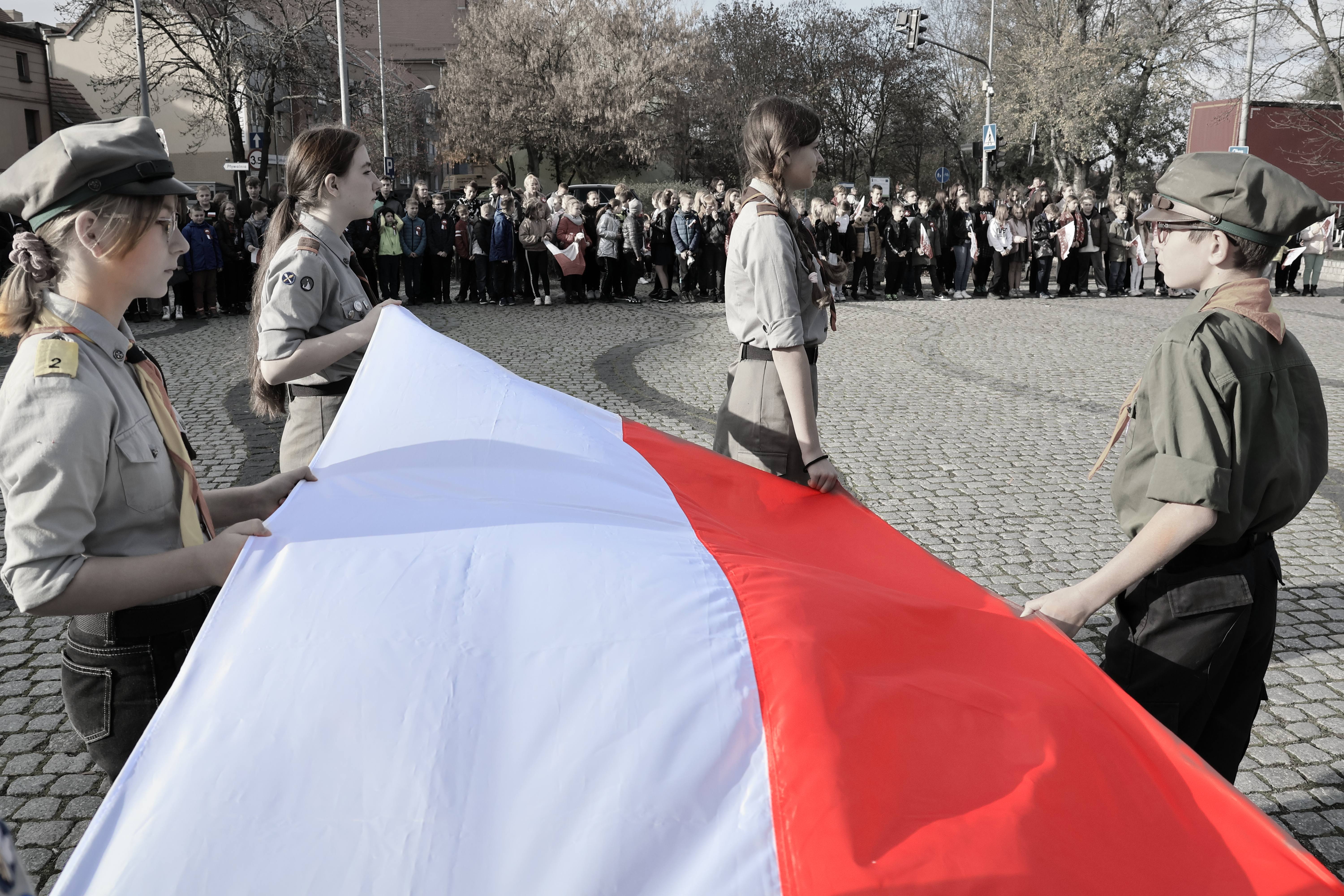 Ilustracja do informacji: Uczniowie „dwójki” uczcili Narodowe Święto Niepodległości