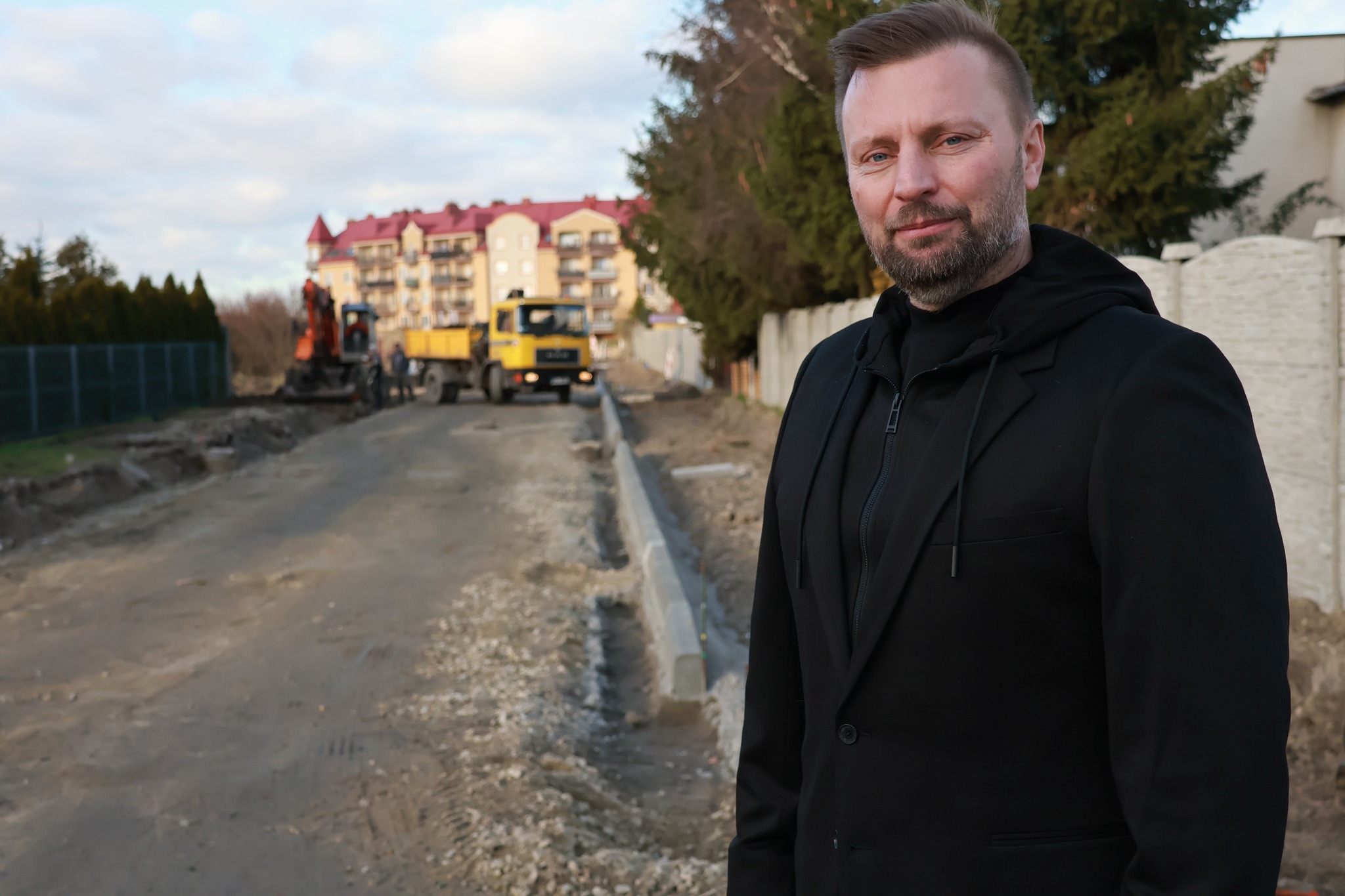 Ilustracja do informacji: Dywanik z asfaltu zamiast bajor błota 