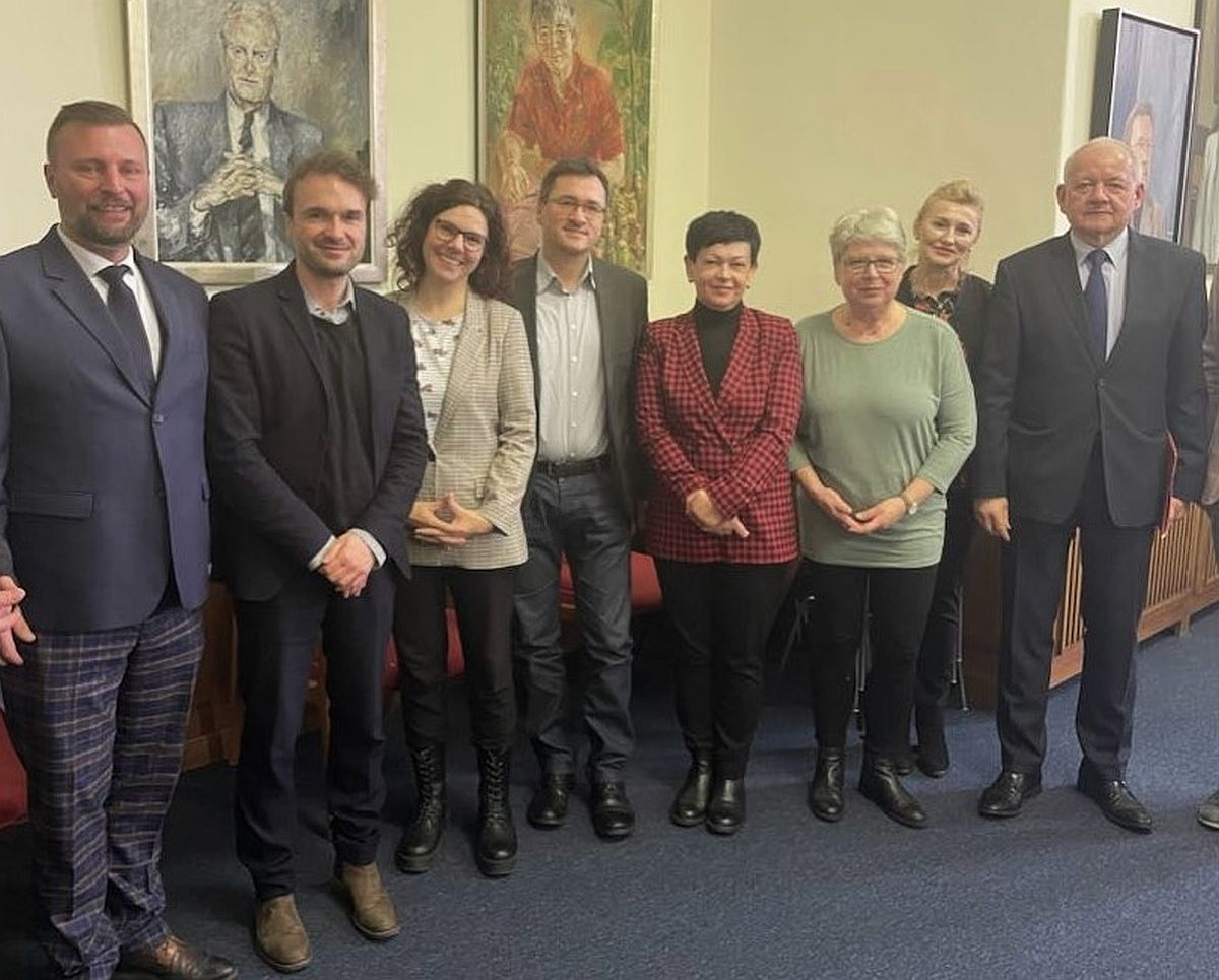 Ilustracja do informacji: Historia połączy młodzież