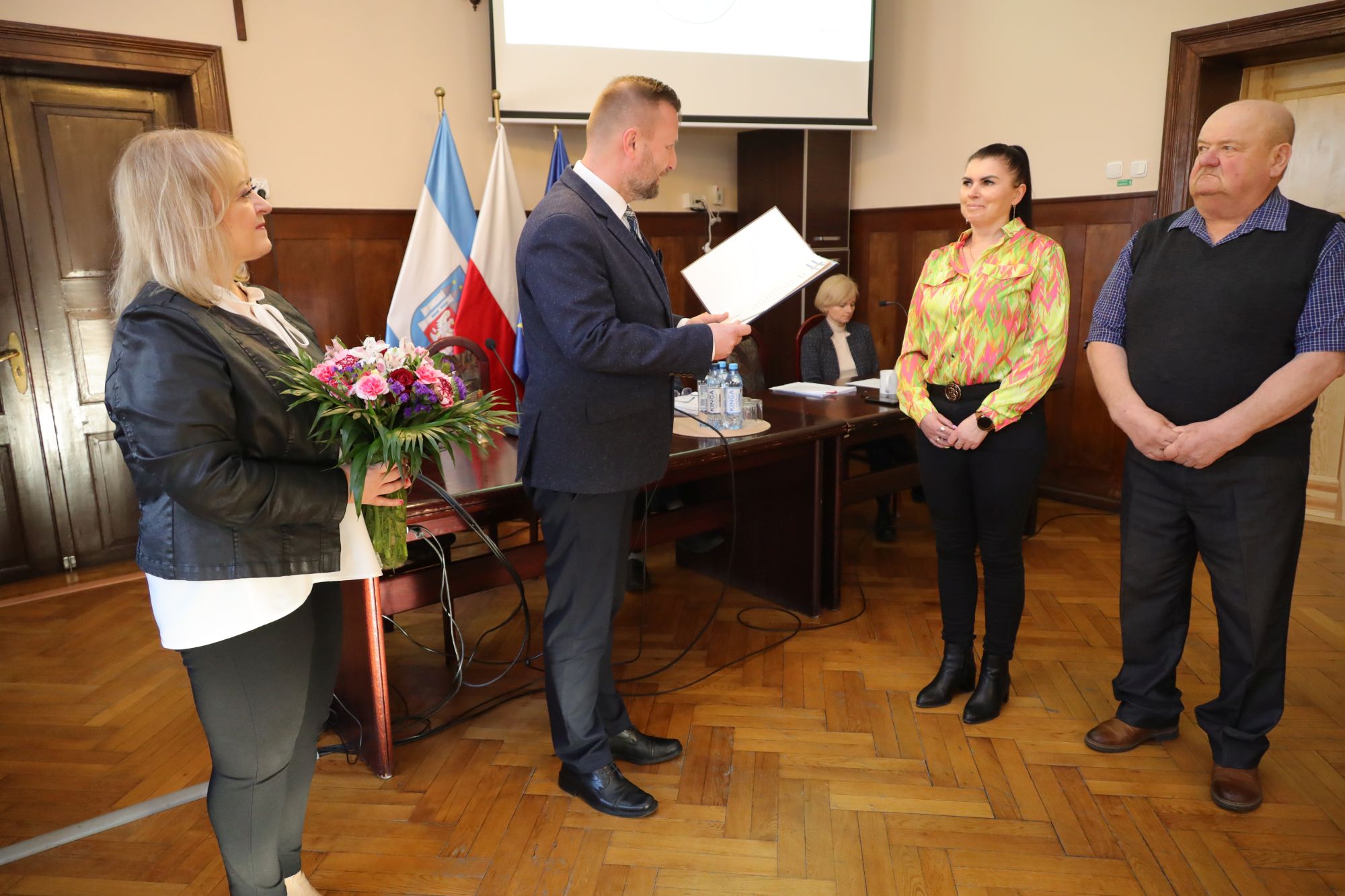 Ilustracja do informacji: Podziękowania i kwiaty dla byłych sołtysów