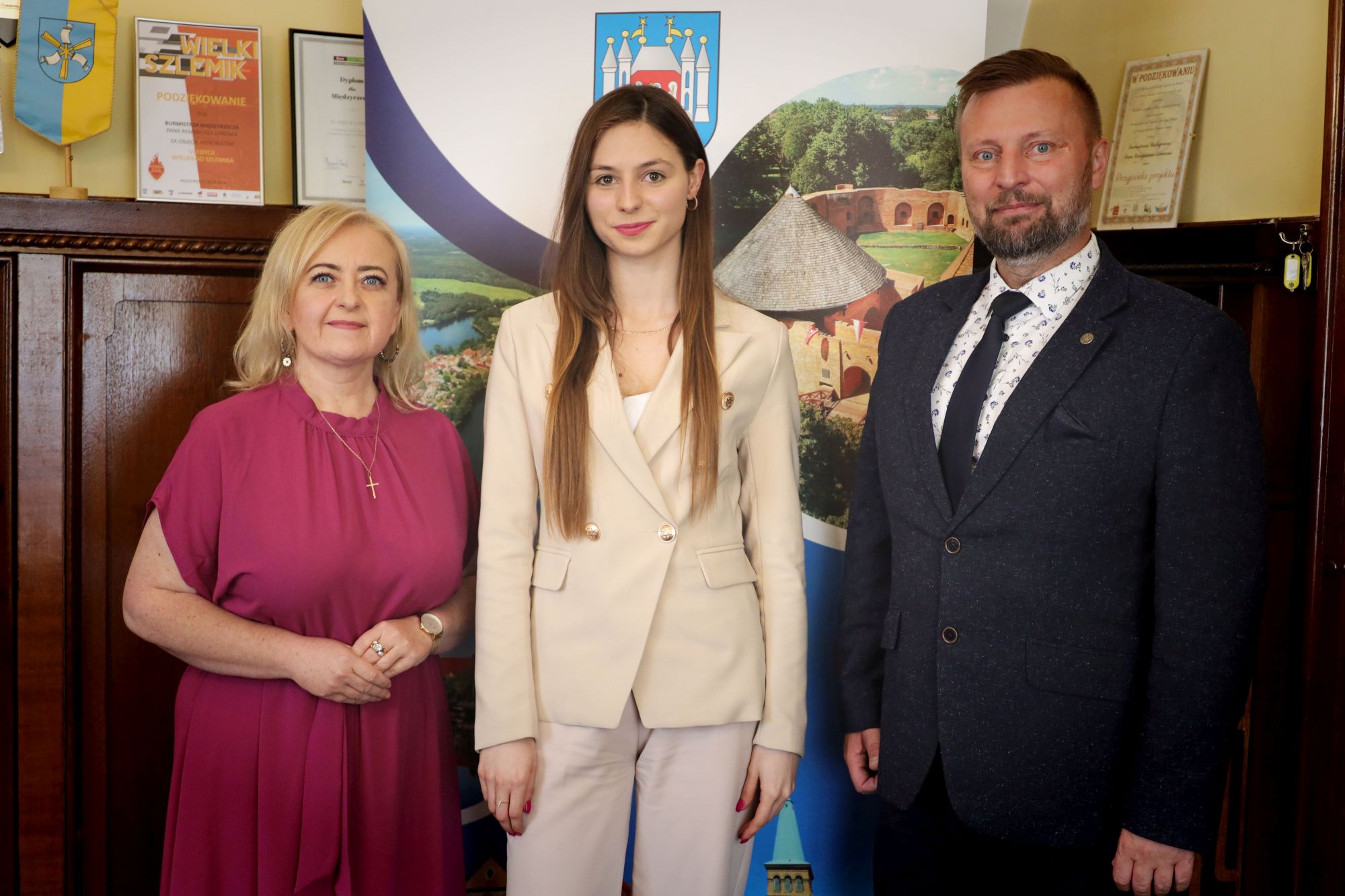 Ilustracja do informacji: Kandydatka do tytułu Najpiękniejszej Polki odwiedziła ratusz