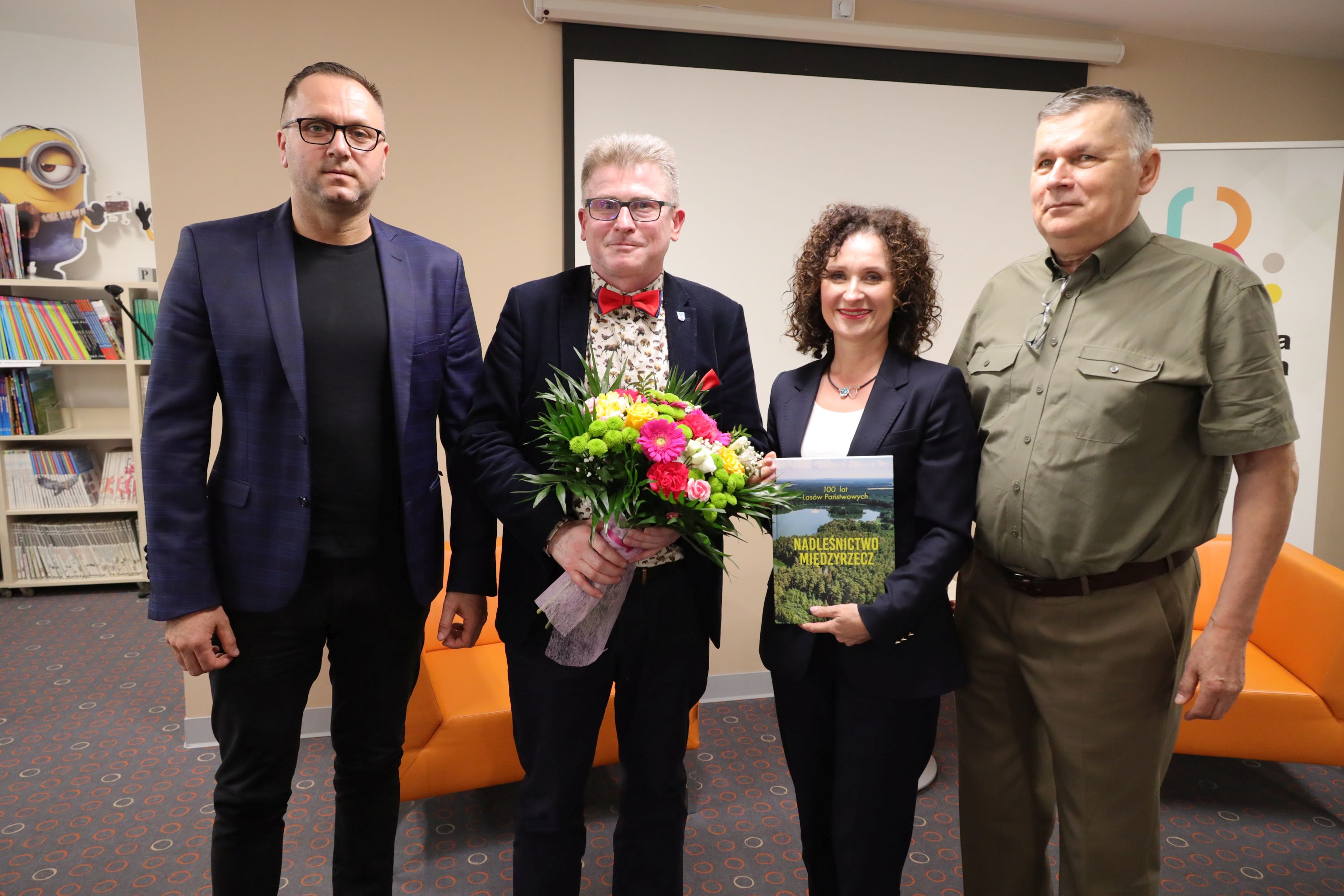 Ilustracja do informacji: Sto stron zdjęć, historii i walorów przyrodniczych