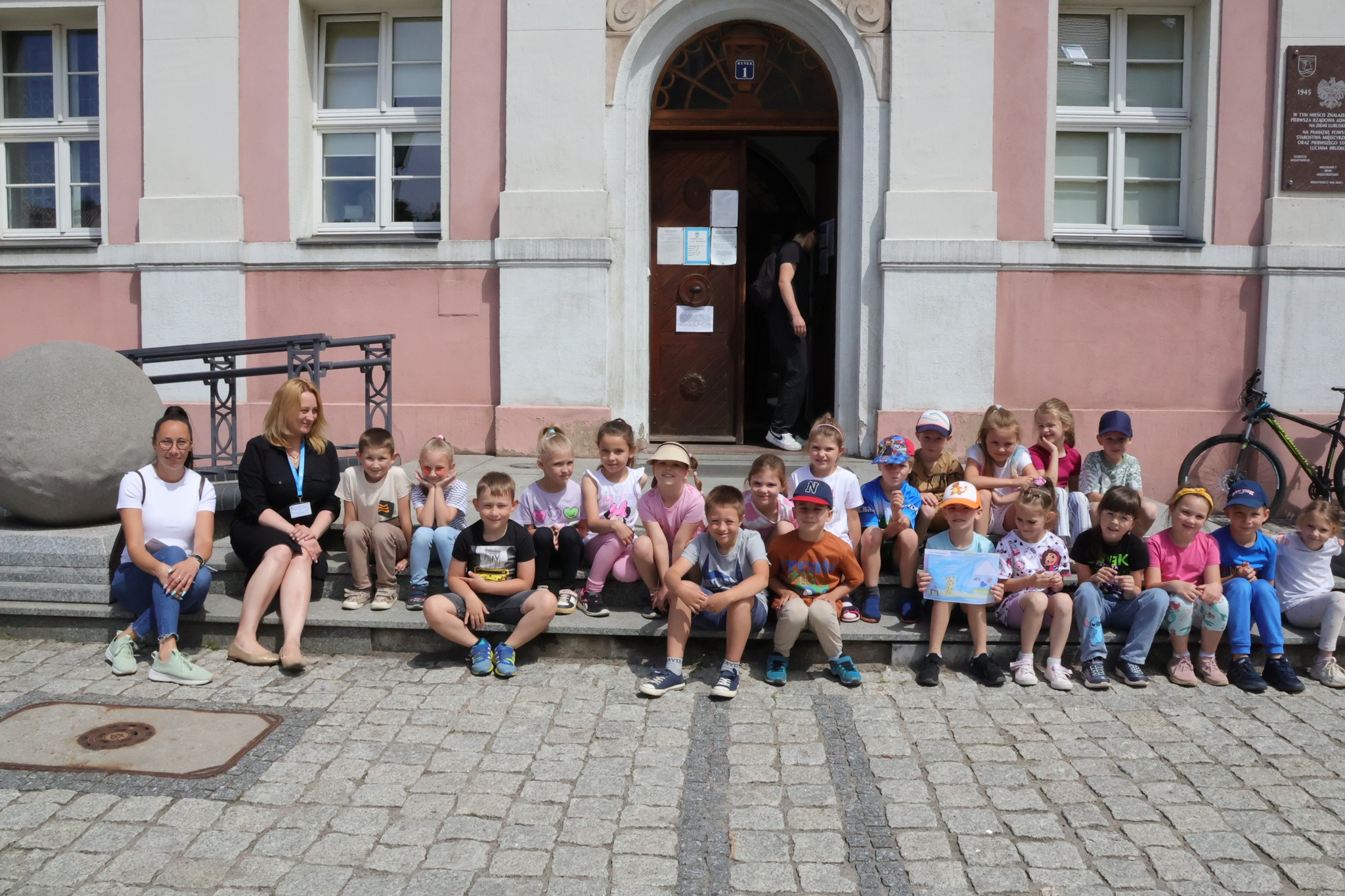 Ilustracja do informacji: Przedszkolaki odwiedziły ratusz