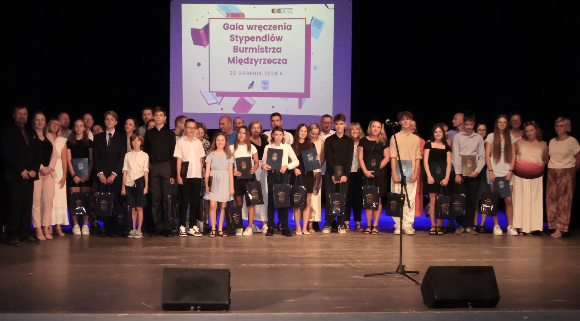 Ilustracja do informacji: Uczniowie docenieni za osiągnięcia 