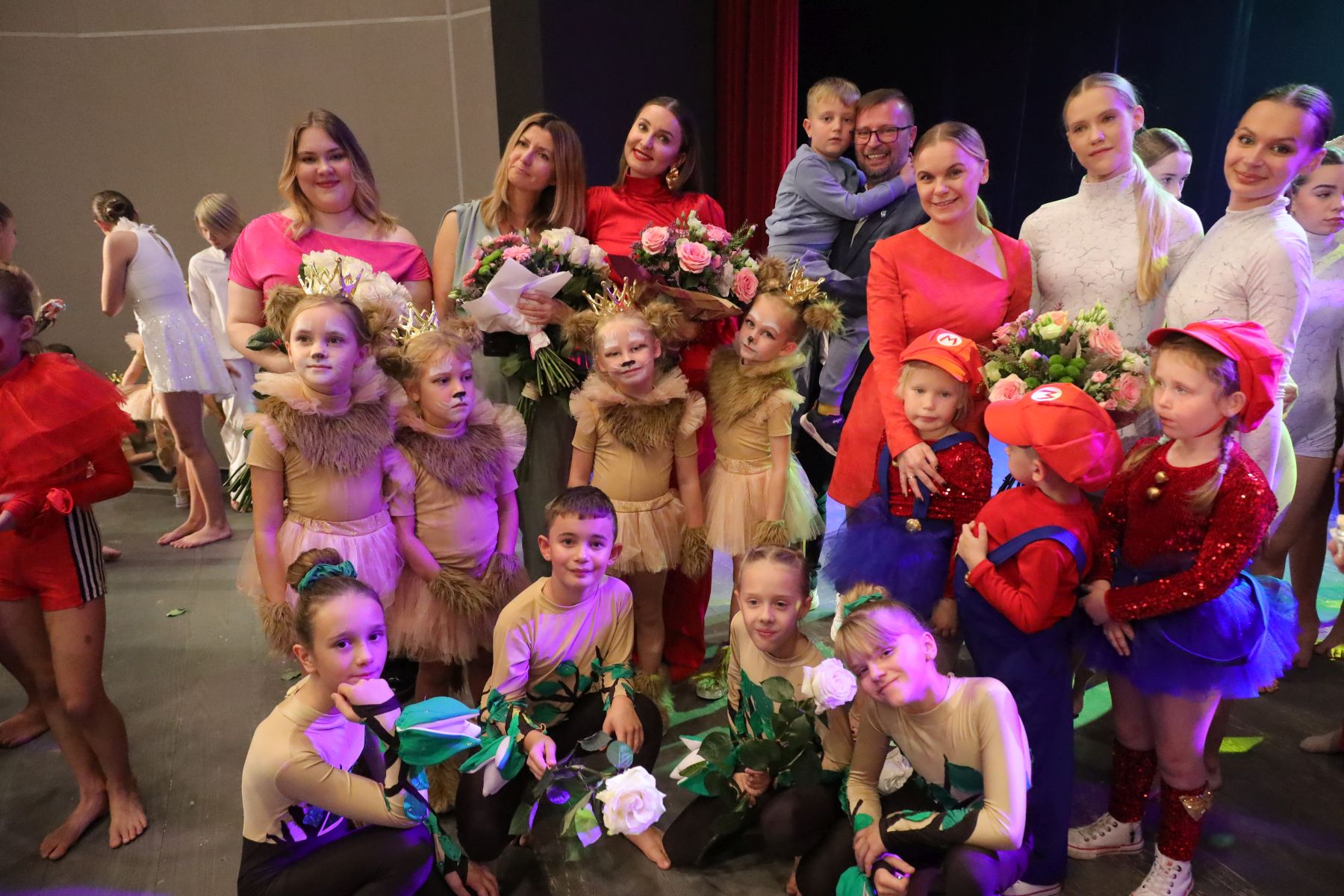 Ilustracja do informacji: Zatańczyli dla chorej koleżanki