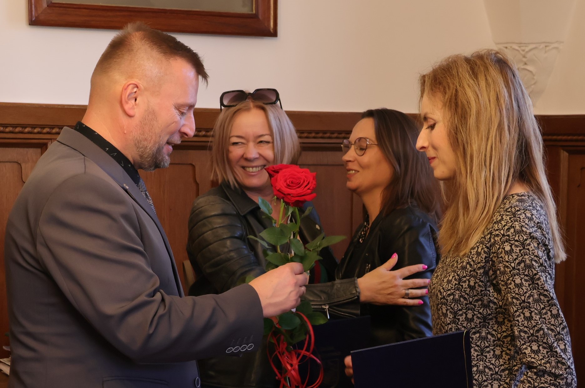 Ilustracja do informacji: Ślubowanie w gabinecie burmistrza