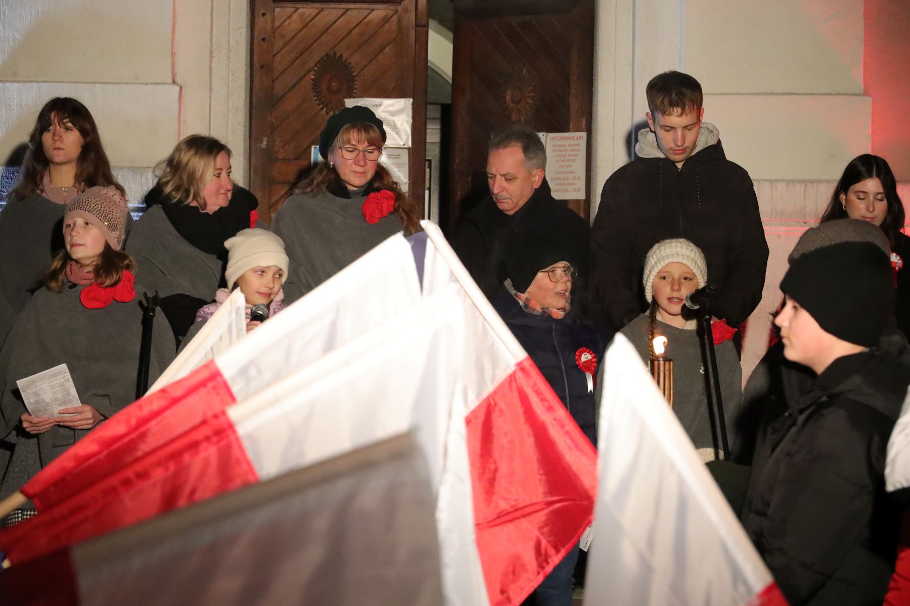 Ilustracja do informacji: Mieszkańcy zaśpiewali dla Niepodległej