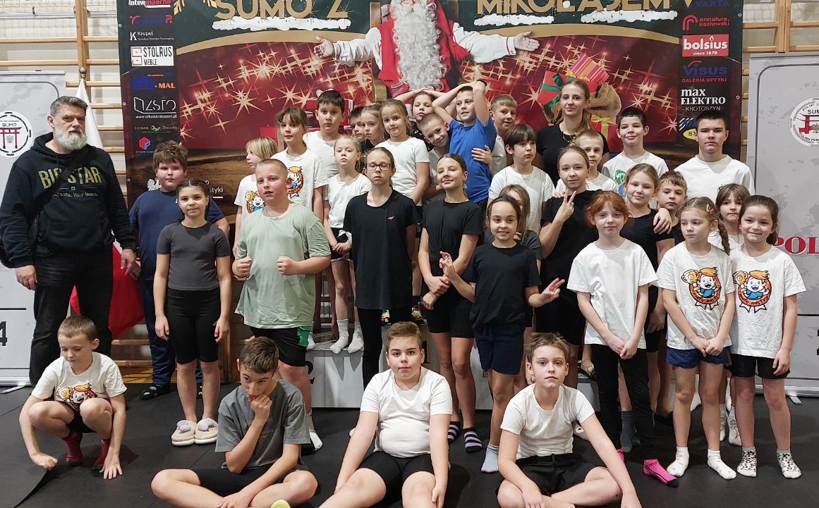 Ilustracja do informacji: Zawodnicy z Międzyrzecza i Kaławy w deszczu medali 