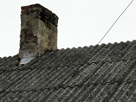 Ilustracja do informacji: Azbest w Twoim domu, czym grozi i jak się go pozbyć