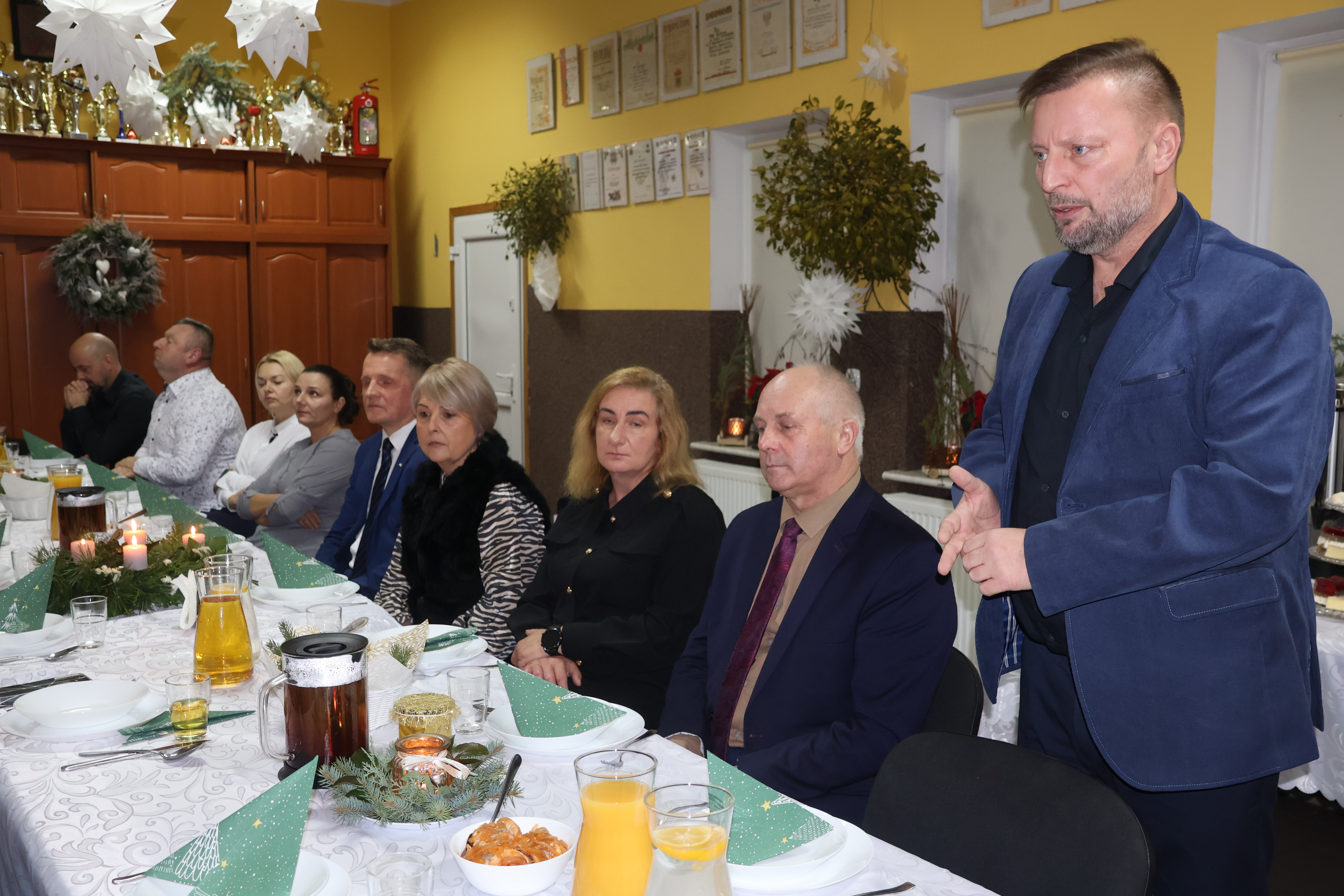 Ilustracja do informacji: Opłatek i życzenia na wigilijnym spotkaniu sołtysów 