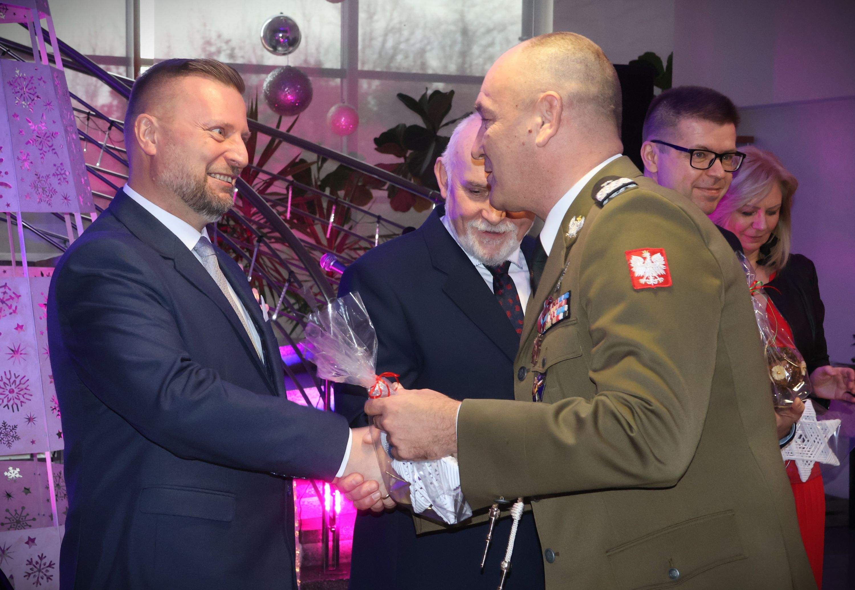 Ilustracja do informacji: Opłatek i życzenia na żołnierskiej wigilii 