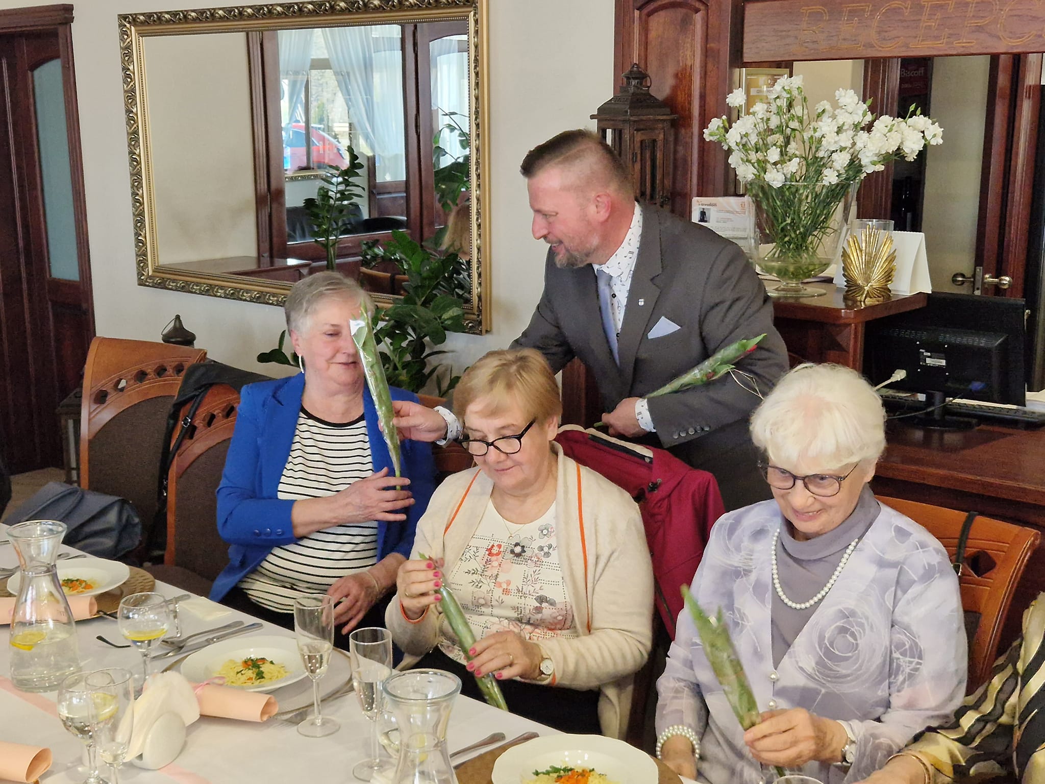 Ilustracja do informacji: Studentki MUTW obchodziły Dzień Kobiet