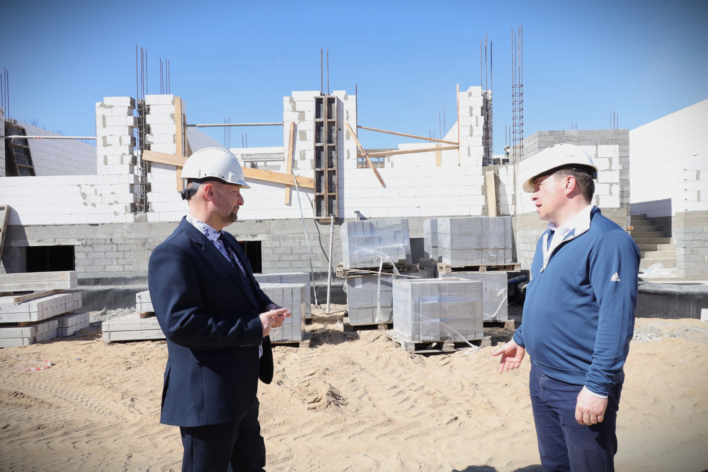 Ilustracja do informacji: Trwa budowa bloku wielorodzinnego ze żłobkiem