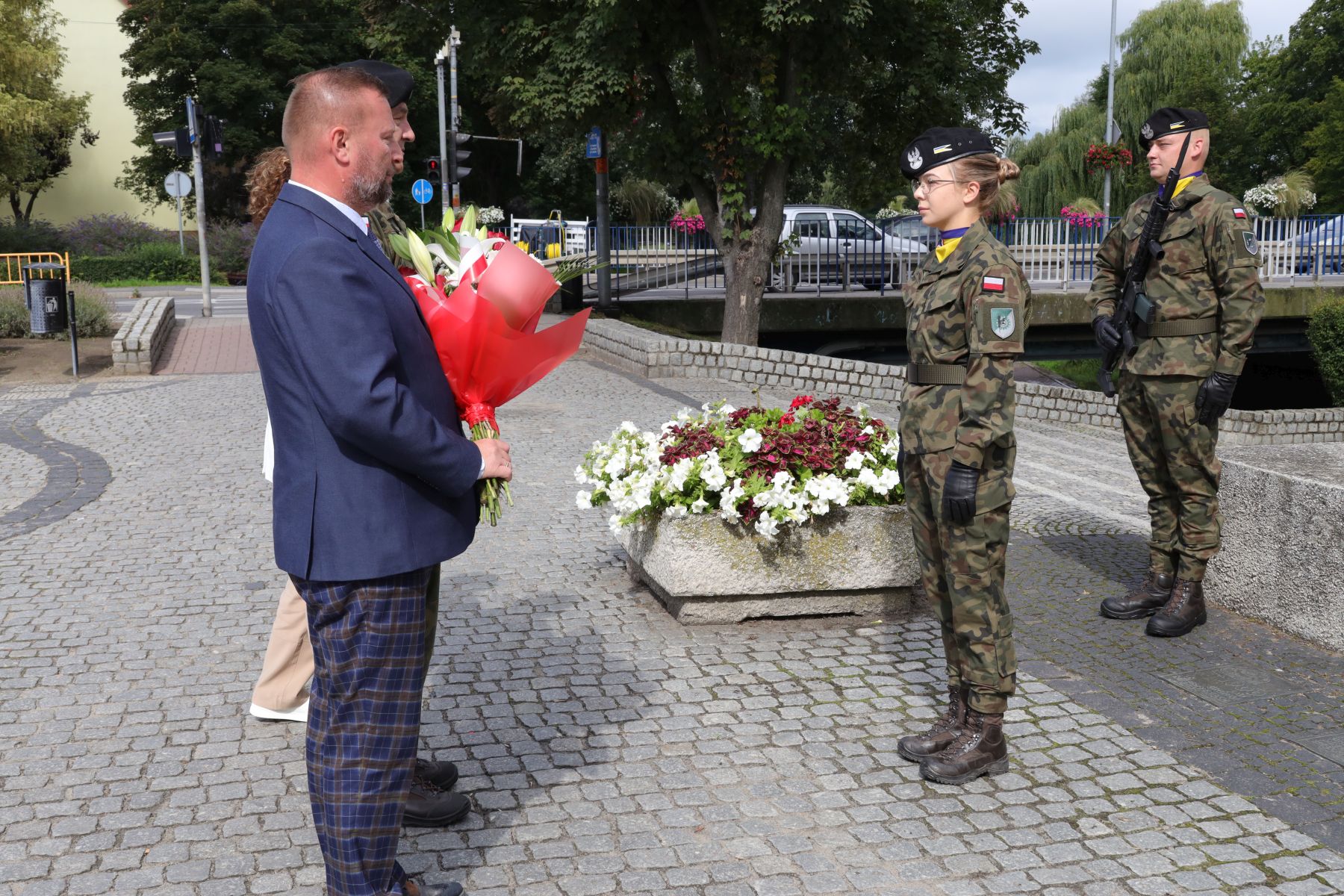 Ilustracja do informacji: W hołdzie bohaterskim Powstańcom i Mieszkańcom Warszawy