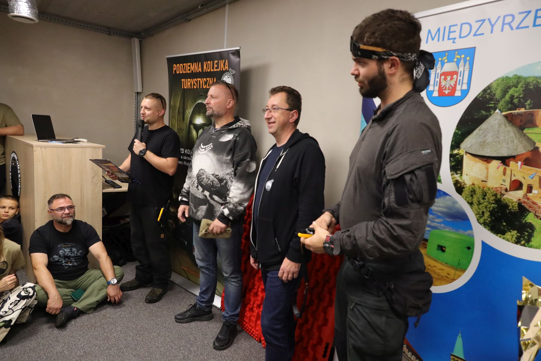 Ilustracja do informacji: Samochodowy rajd promował muzeum w Pniewie i nasze bunkry