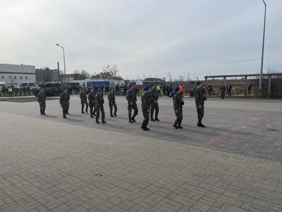 Ilustracja do informacji: Prosimy o nieparkowanie pojazdów przed halą sportowo-widowiskową