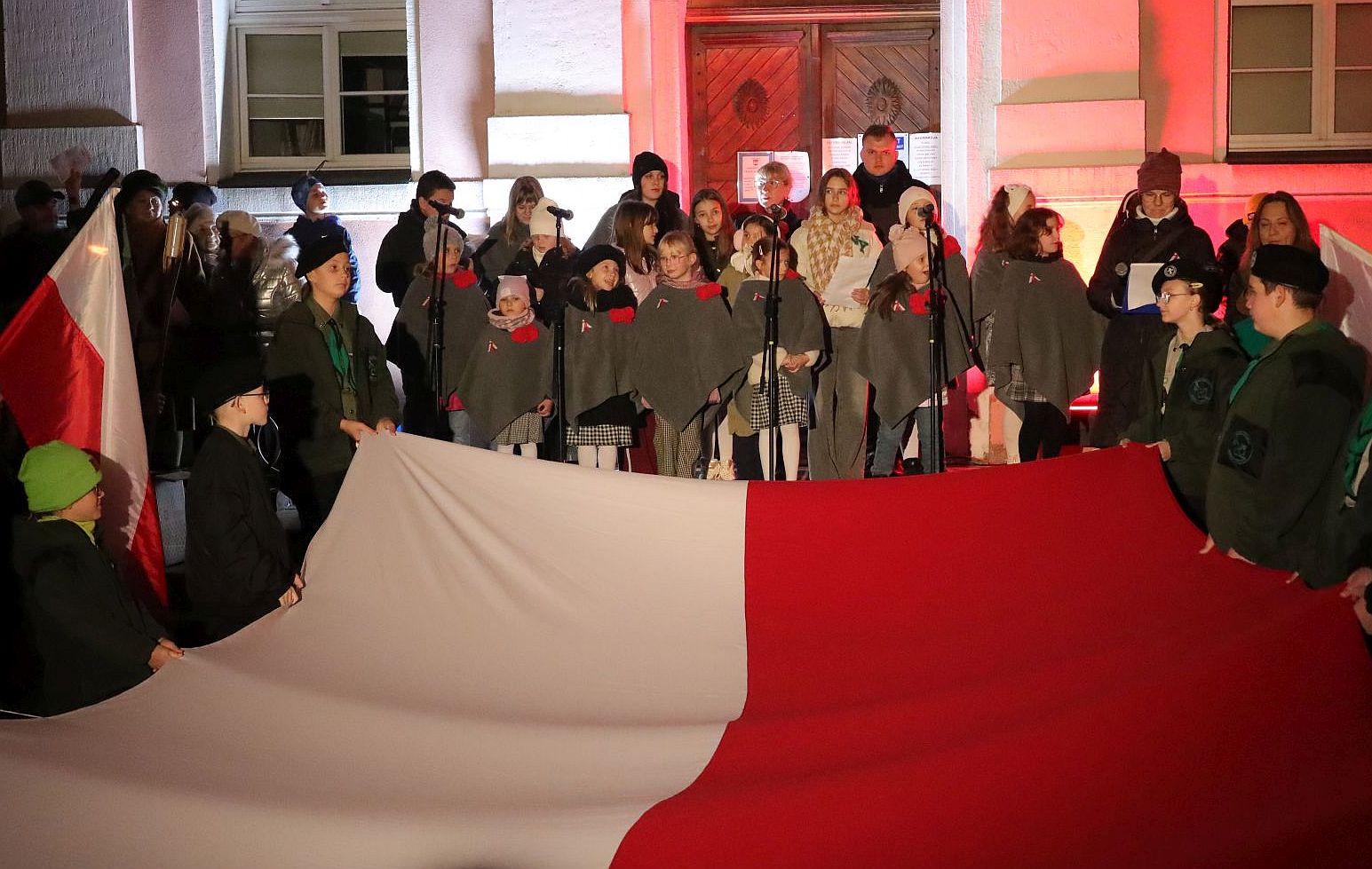 Ilustracja do informacji: Międzyrzecz zaśpiewał dla Niepodległej