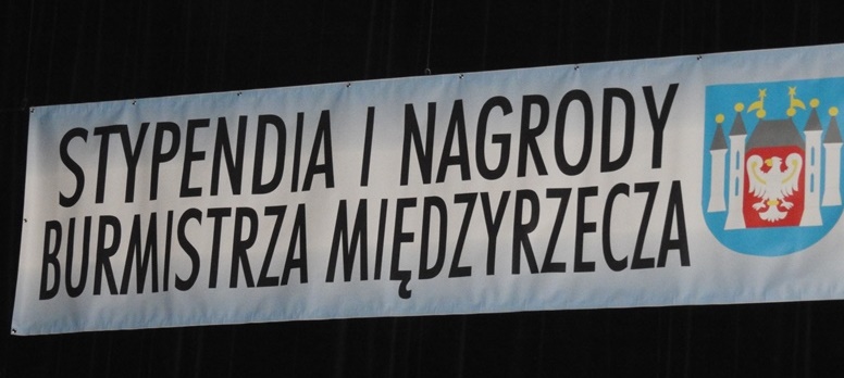 Ilustracja do informacji: Stypendia burmistrza wręczone