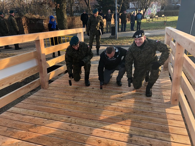 Miniatura zdjęcia: Kładka na Obrze otwarta