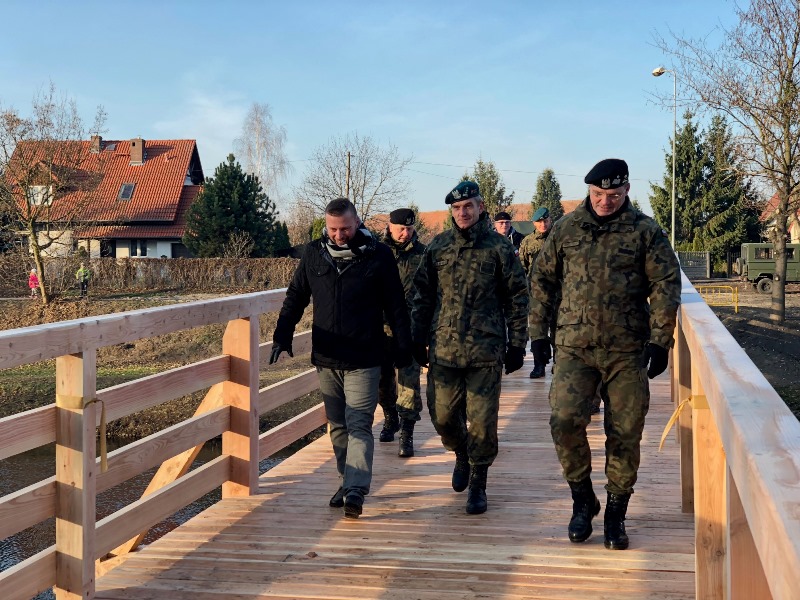 Miniatura zdjęcia: Kładka na Obrze otwarta