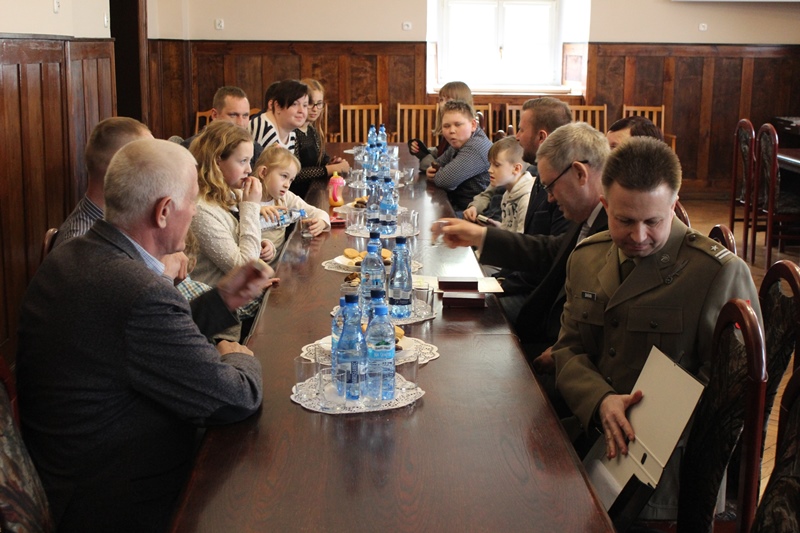 Miniatura zdjęcia: Burmistrz wręczył medale „Za zasługi dla obronności kraju”