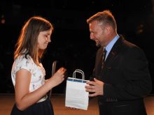 Miniatura zdjęcia: Burmistrz wręczył stypendia najzdolniejszym uczniom