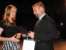 Miniatura zdjęcia: Burmistrz wręczył stypendia najzdolniejszym uczniom