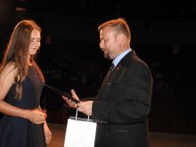 Miniatura zdjęcia: Burmistrz wręczył stypendia najzdolniejszym uczniom