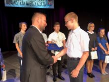 Miniatura zdjęcia: Burmistrz wręczył stypendia naukowe